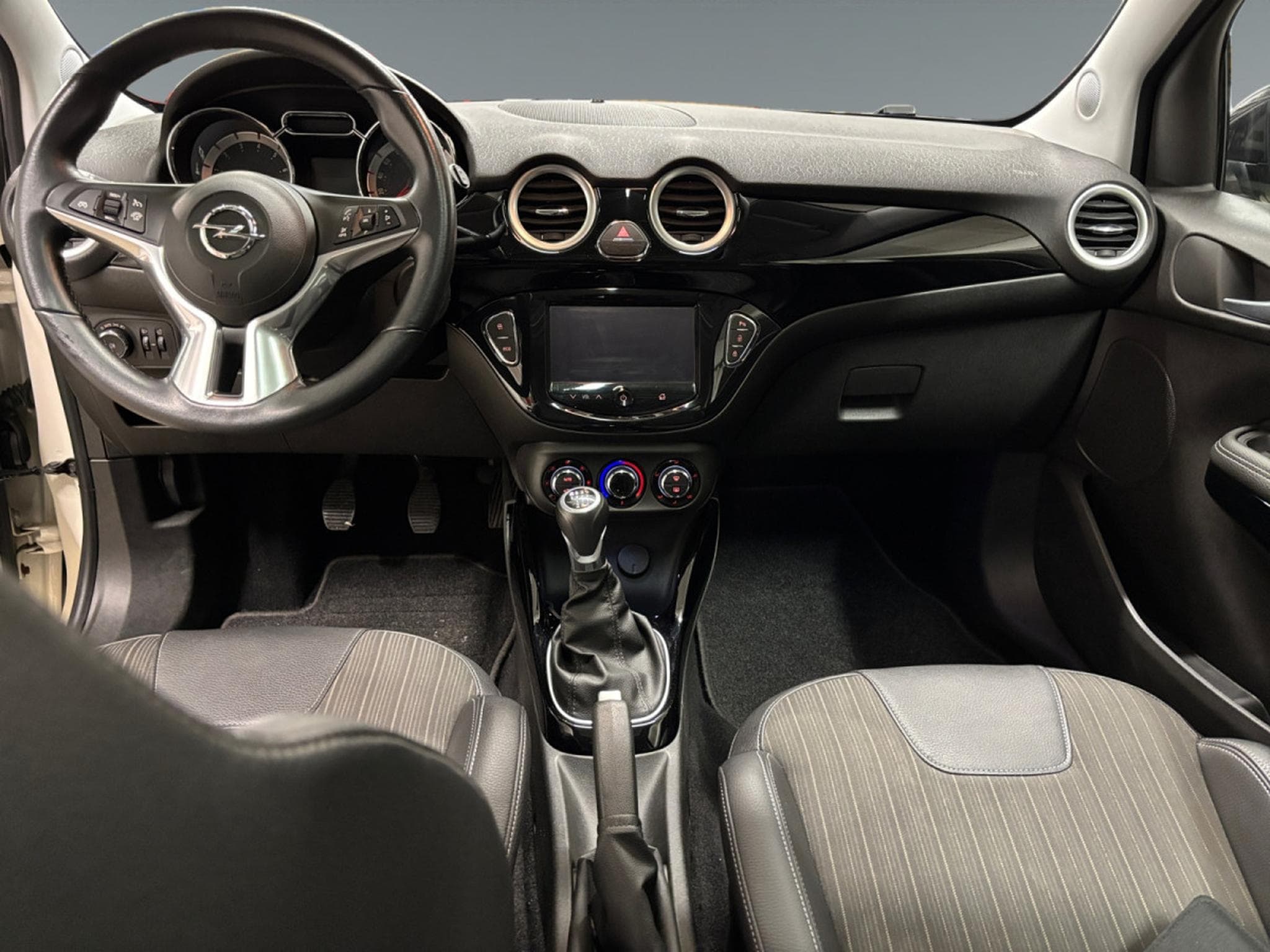 Opel Adam 1.0 Turbo Black Jack (2016) - Foto 17