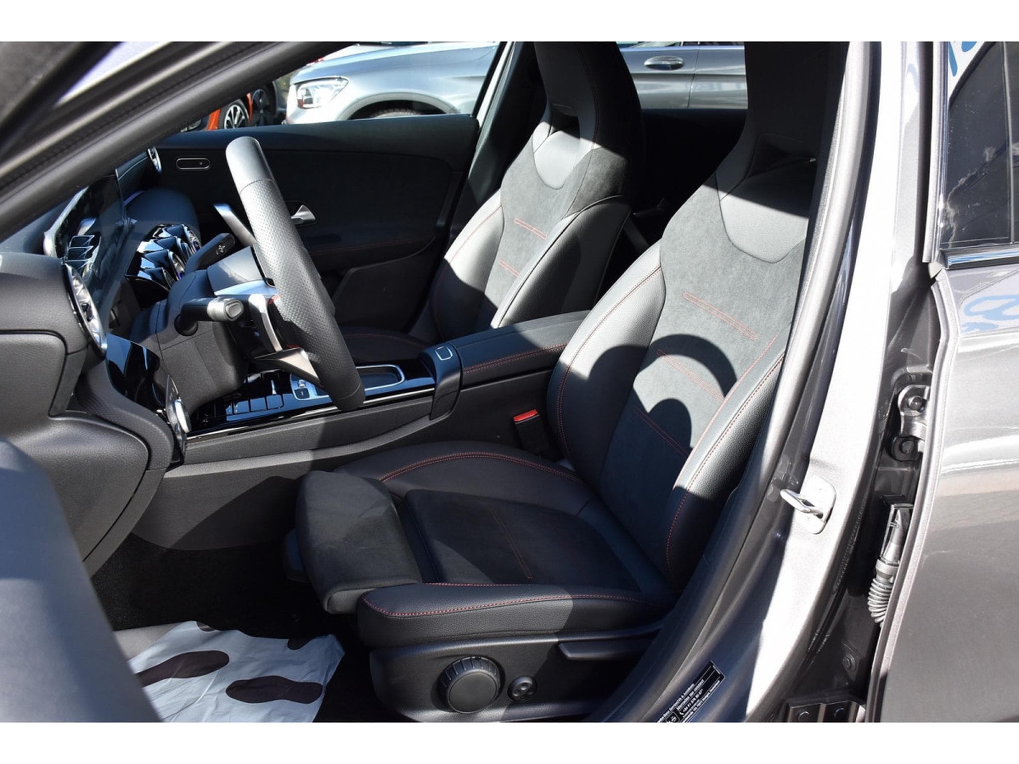 Mercedes A 200 d AMG Line 8G-DCT REGUL GPS CAM PARK APPLE CARPLAY NEUVE (2025) - Foto 6