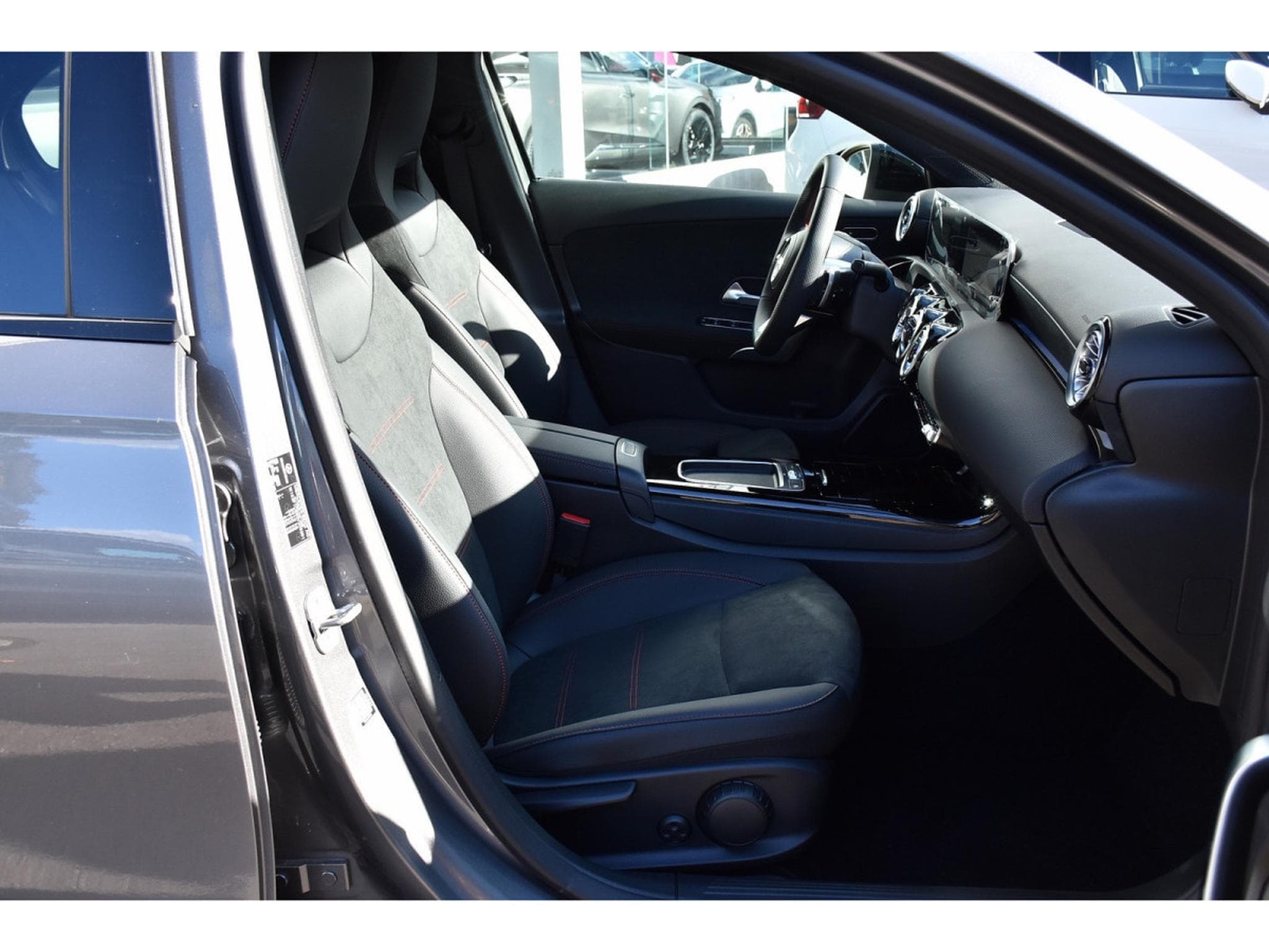 Mercedes A 200 d AMG Line 8G-DCT REGUL GPS CAM PARK APPLE CARPLAY NEUVE (2025) - Foto 7