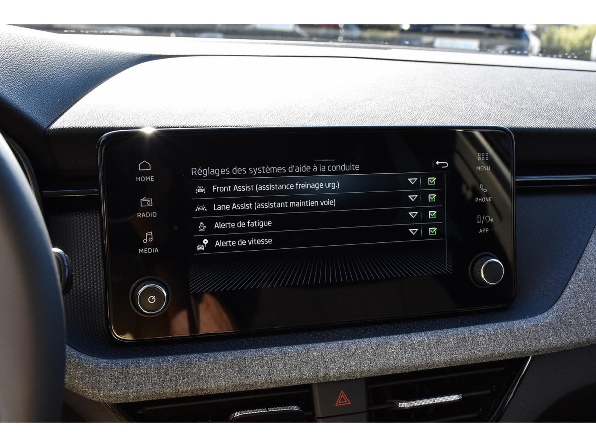 Skoda Kamiq 1.0 TSI 116 DSG Black Dots SG CHFF REGUL LANE LED NEUF (2025) - Photo 12