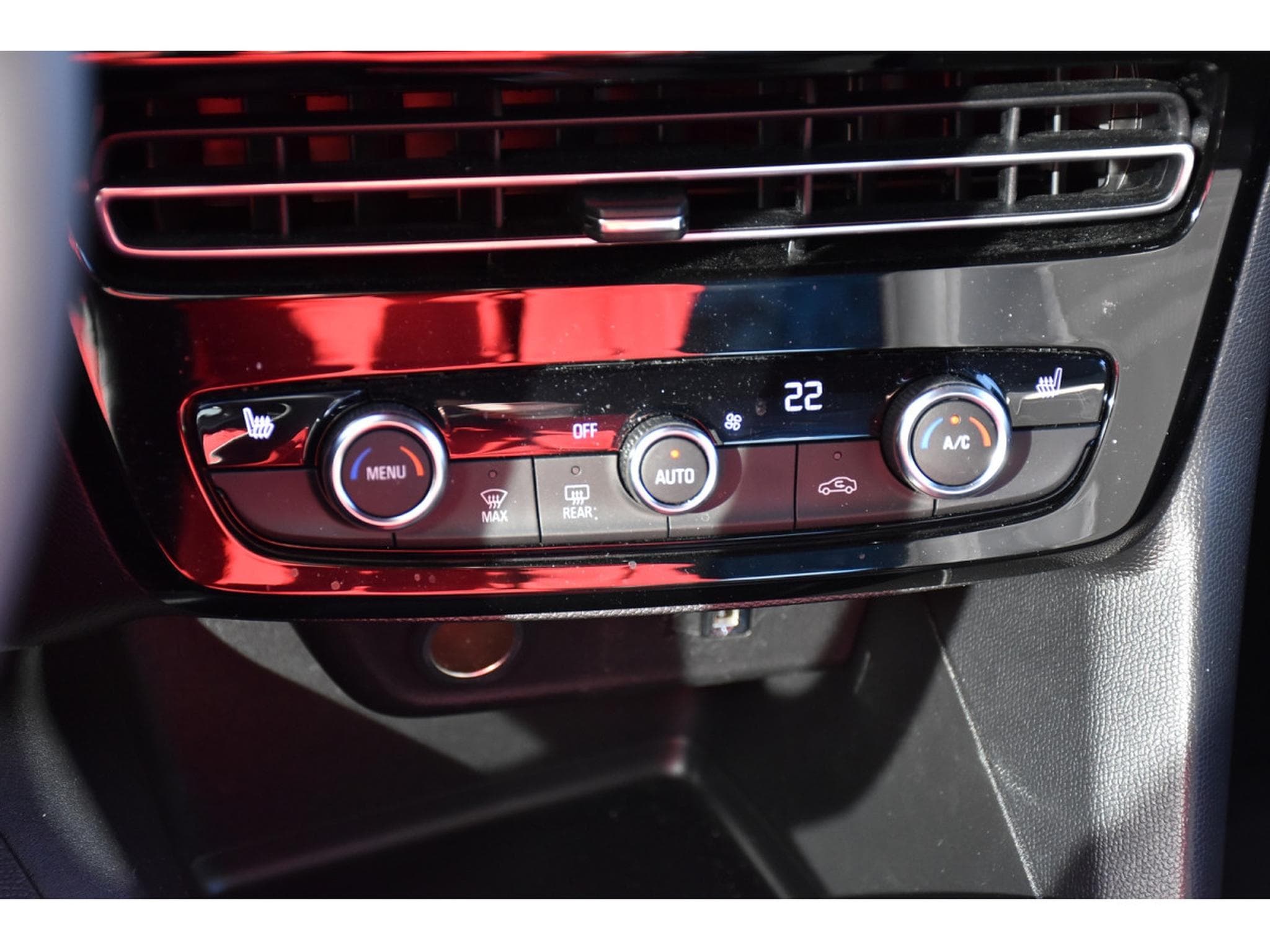 Opel Mokka 1.2 Turbo GS EAT8 SG CHFF ACC SIDE GPS CAM ATT RMQ 1° MAIN (2024) - Foto 17