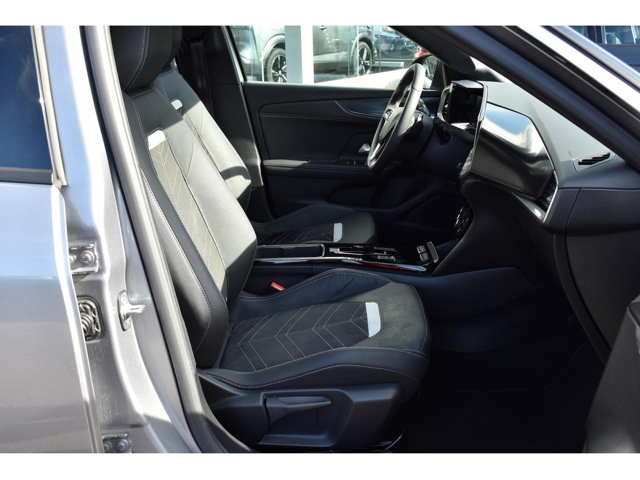 Opel Mokka 1.2 Turbo GS EAT8 SG CHFF ACC SIDE GPS CAM ATT RMQ 1° MAIN (2024) - Foto 7