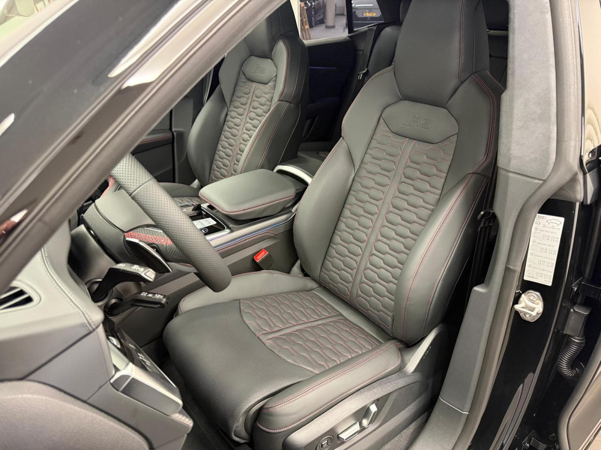 Audi RSQ8 SUV TFSI quattro performance 640CV / 471 kW tiptronic (2026) - Photo 2