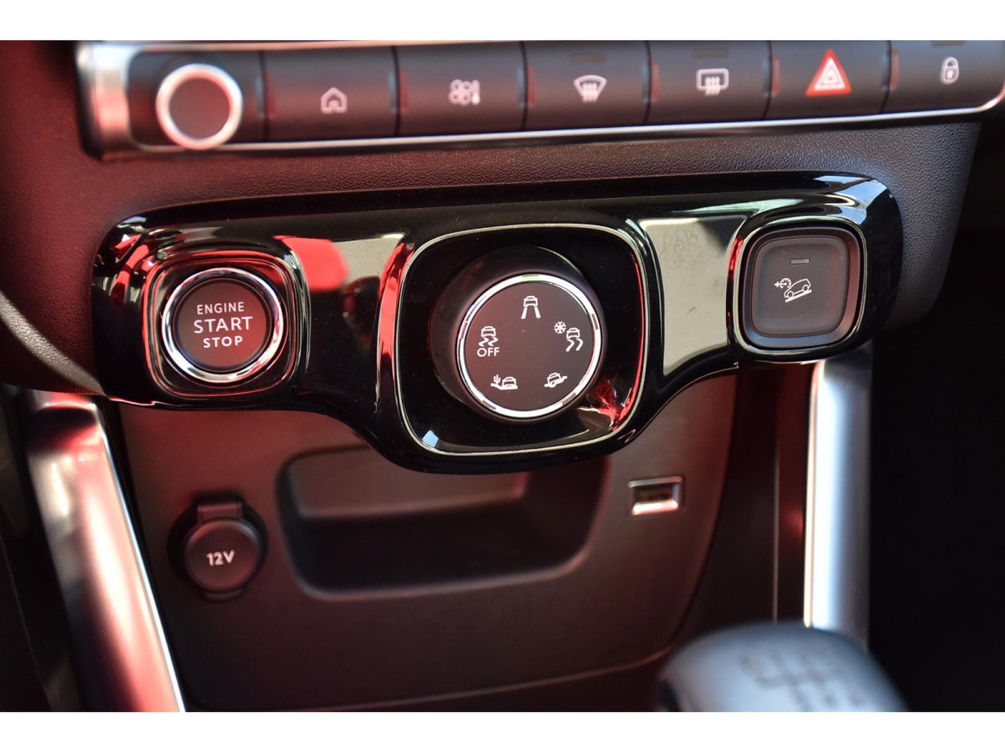 Citroën C3 Aircross 1.2 PureTech 110 MAX REGUL GPS LANE HUD GRIP CAM JA17 1°MAIN (2024) - Photo 18