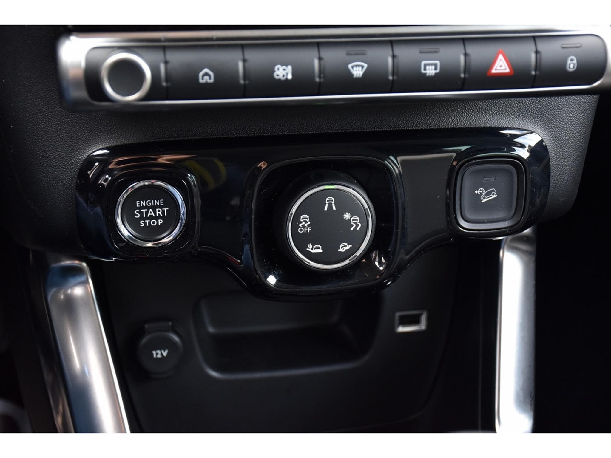 Citroën C3 Aircross 1.2 PureTech 110 MAX REGUL GPS LANE HUD GRIP CAM JA17 1°MAIN (2024) - Photo 18