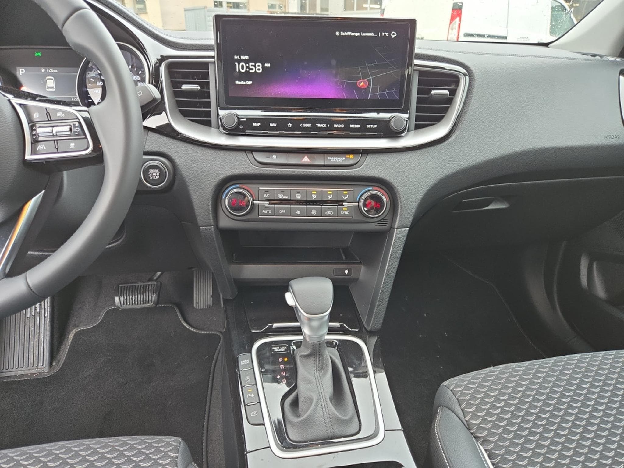 Kia Ceed Pulse 1.0 T-GDi 100 MHEV DCT7 (2025) - Foto 13