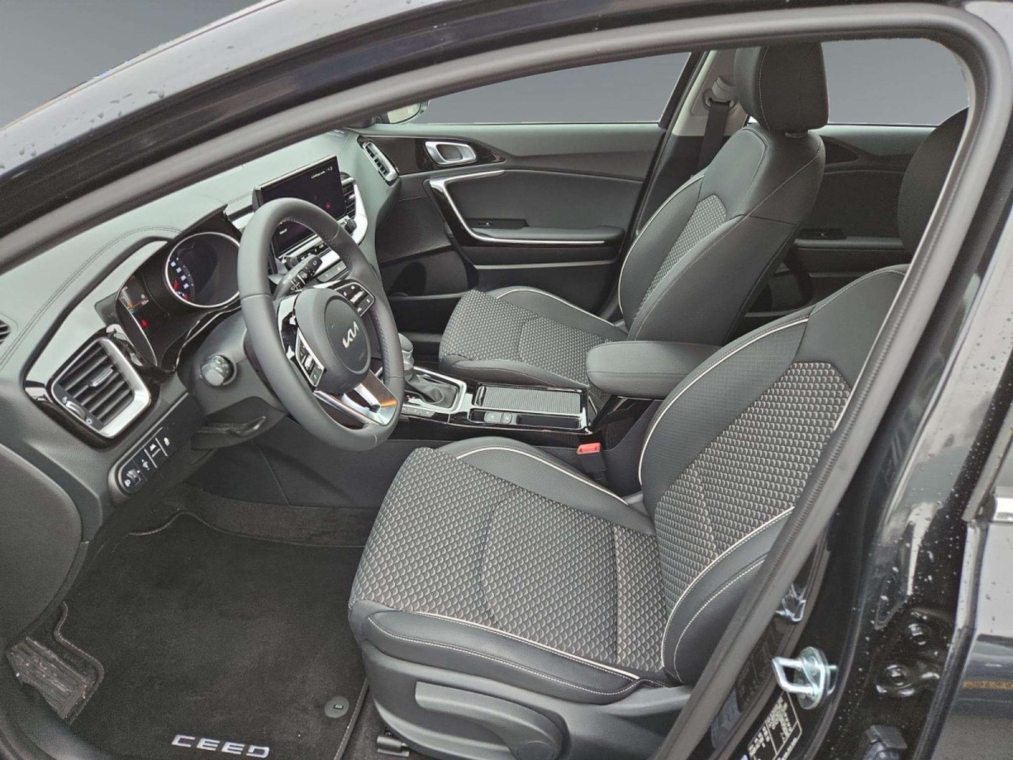 Kia Ceed Pulse 1.0 T-GDi 100 MHEV DCT7 (2025) - Foto 14