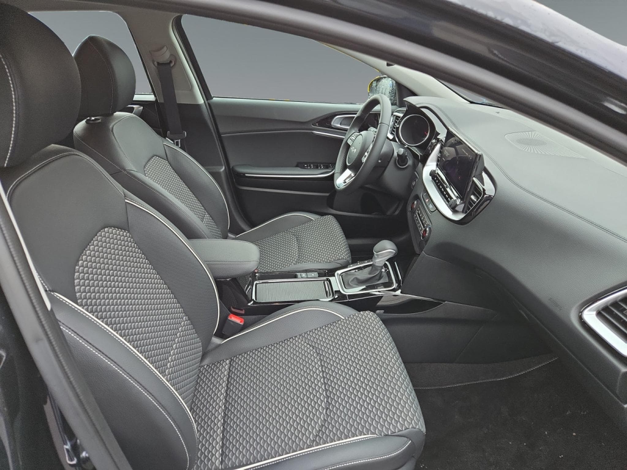 Kia Ceed Pulse 1.0 T-GDi 100 MHEV DCT7 (2025) - Foto 16