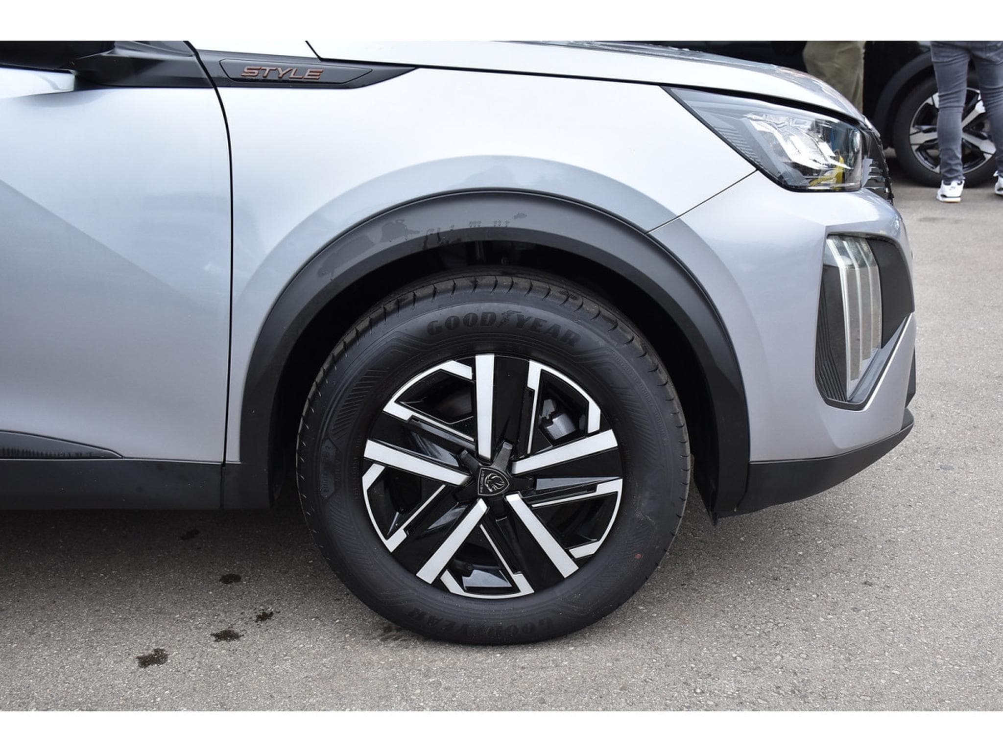 Peugeot 2008 1.2 PureTech Style REGUL SMARTPHONE LANE PDC 1° MAIN (2025) - Photo 5