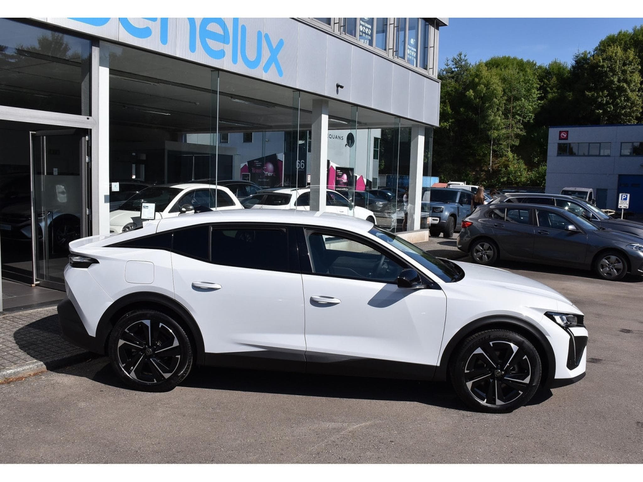 Peugeot 408 1.6 PHEV Hybride EAT8 Allure GPS LANE CAM360 1° MAIN (2024) - Photo 2