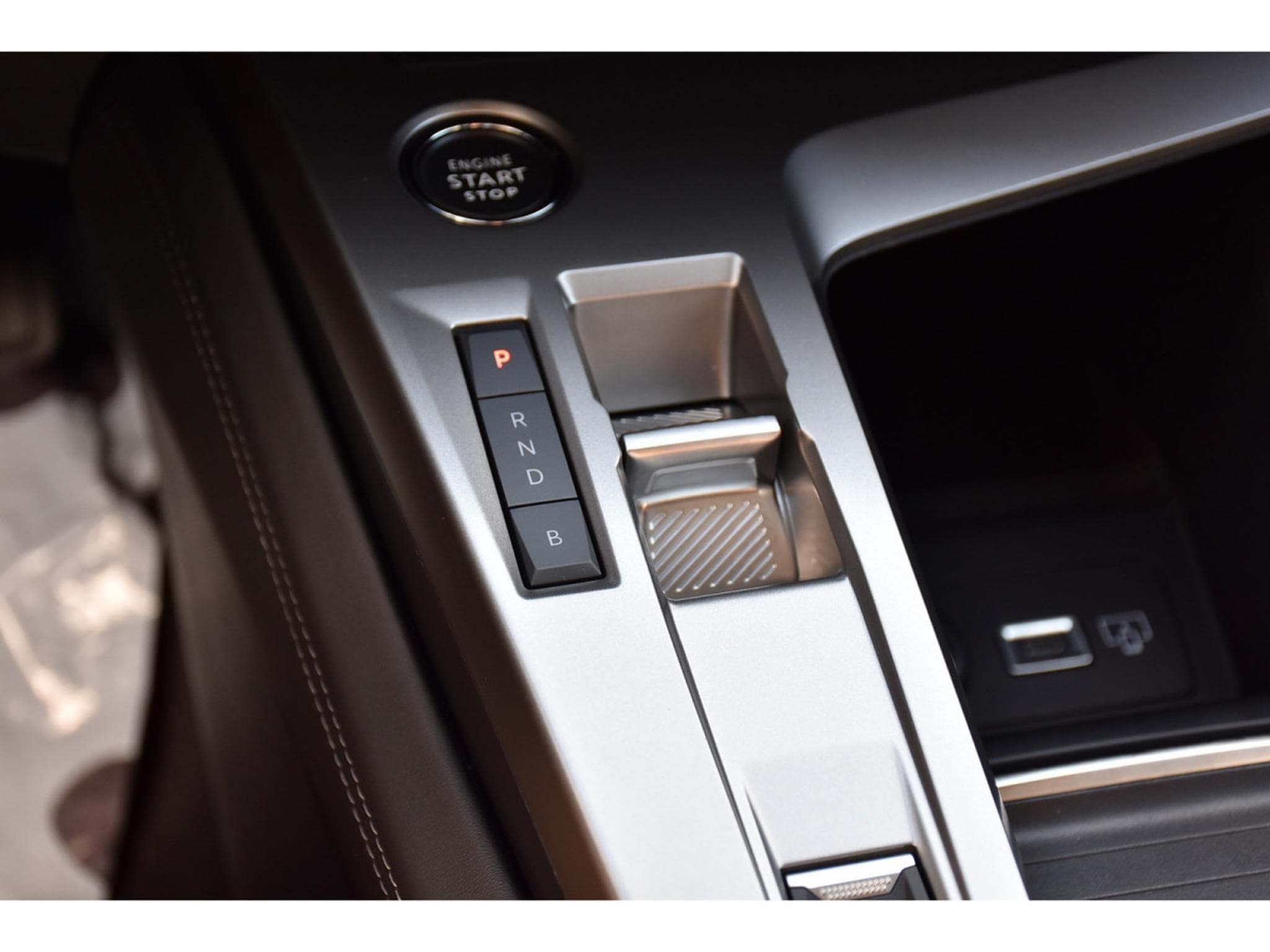 Peugeot 408 1.6 PHEV Hybride EAT8 Allure GPS LANE CAM360 1° MAIN (2024) - Photo 20