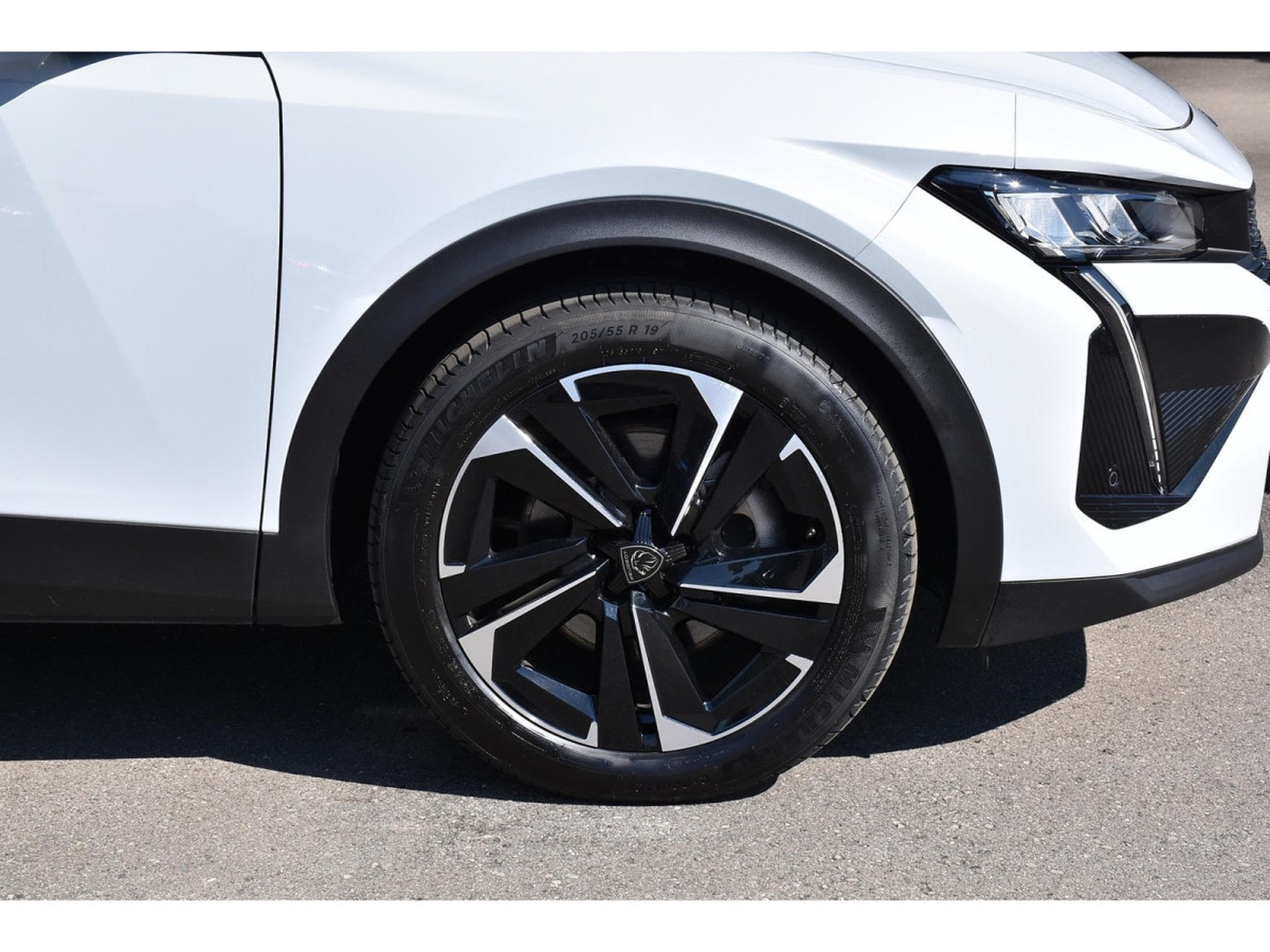 Peugeot 408 1.6 PHEV Hybride EAT8 Allure GPS LANE CAM360 1° MAIN (2024) - Photo 4