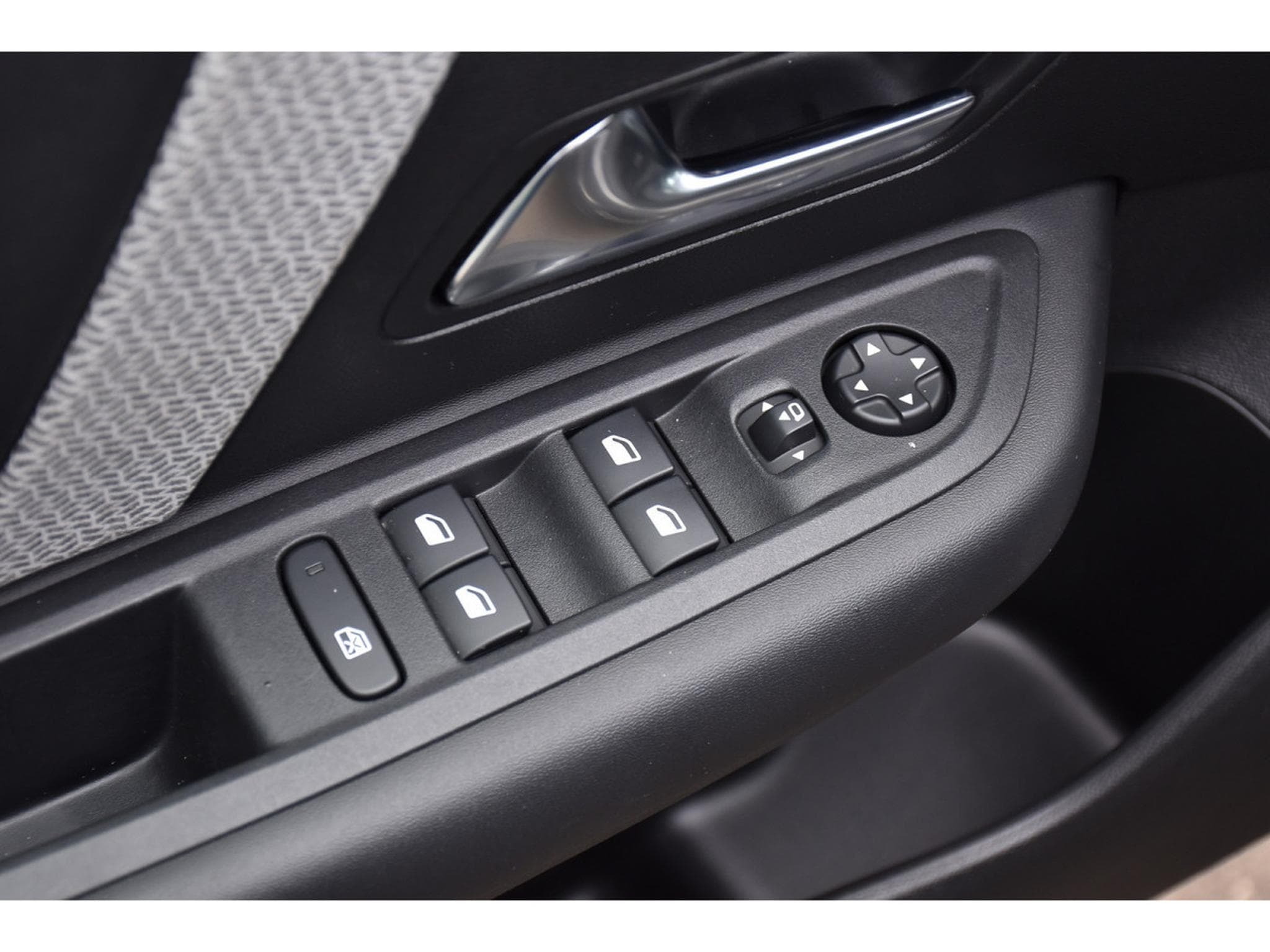 Citroën C4 X 1.2 PureTech Shine EAT8 TOIT PANO CUIR ACC SIDE CAM 1° MAIN (2023) - Foto 22