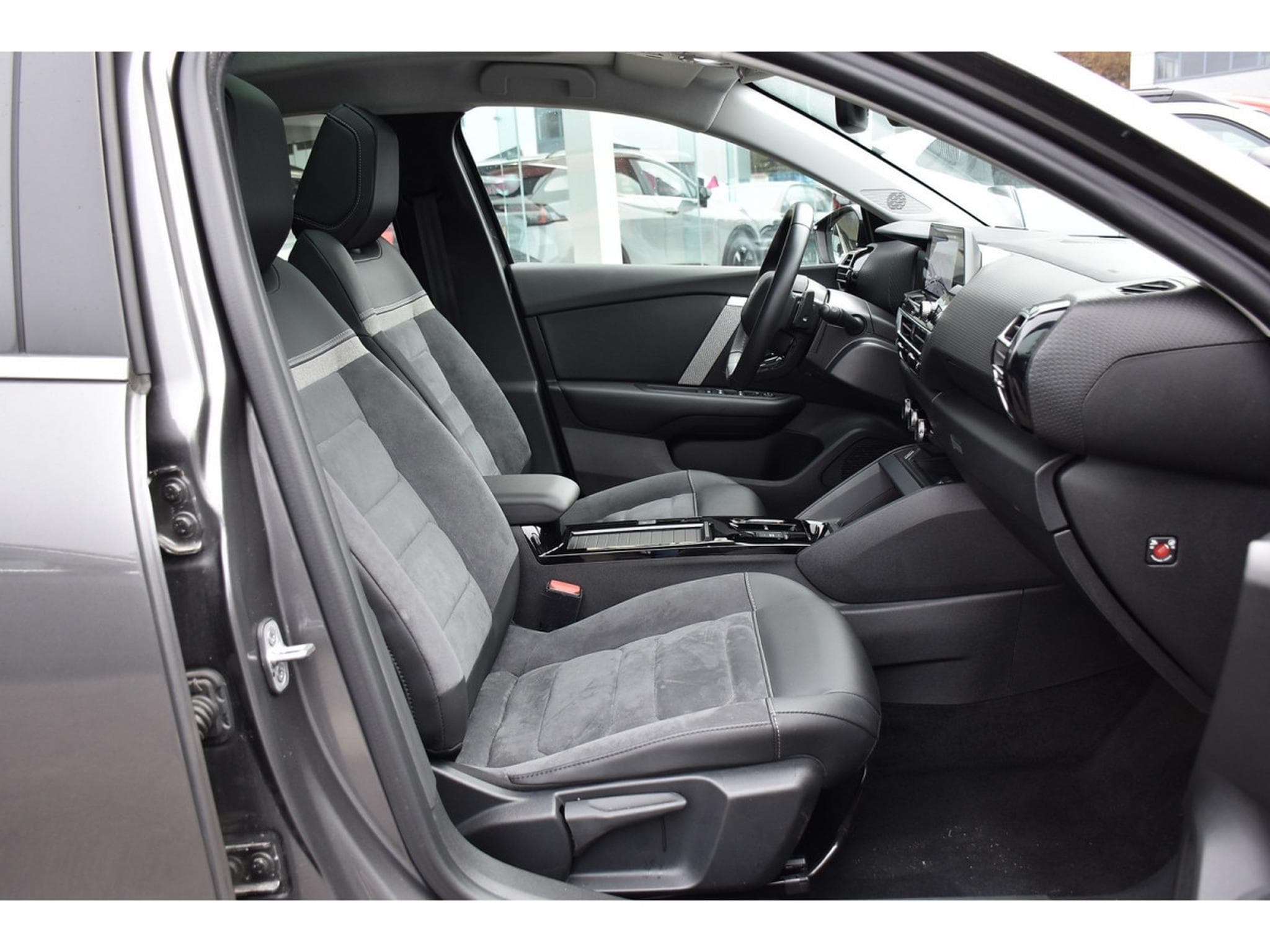 Citroën C4 X 1.2 PureTech Shine EAT8 TOIT PANO CUIR ACC SIDE CAM 1° MAIN (2023) - Foto 7