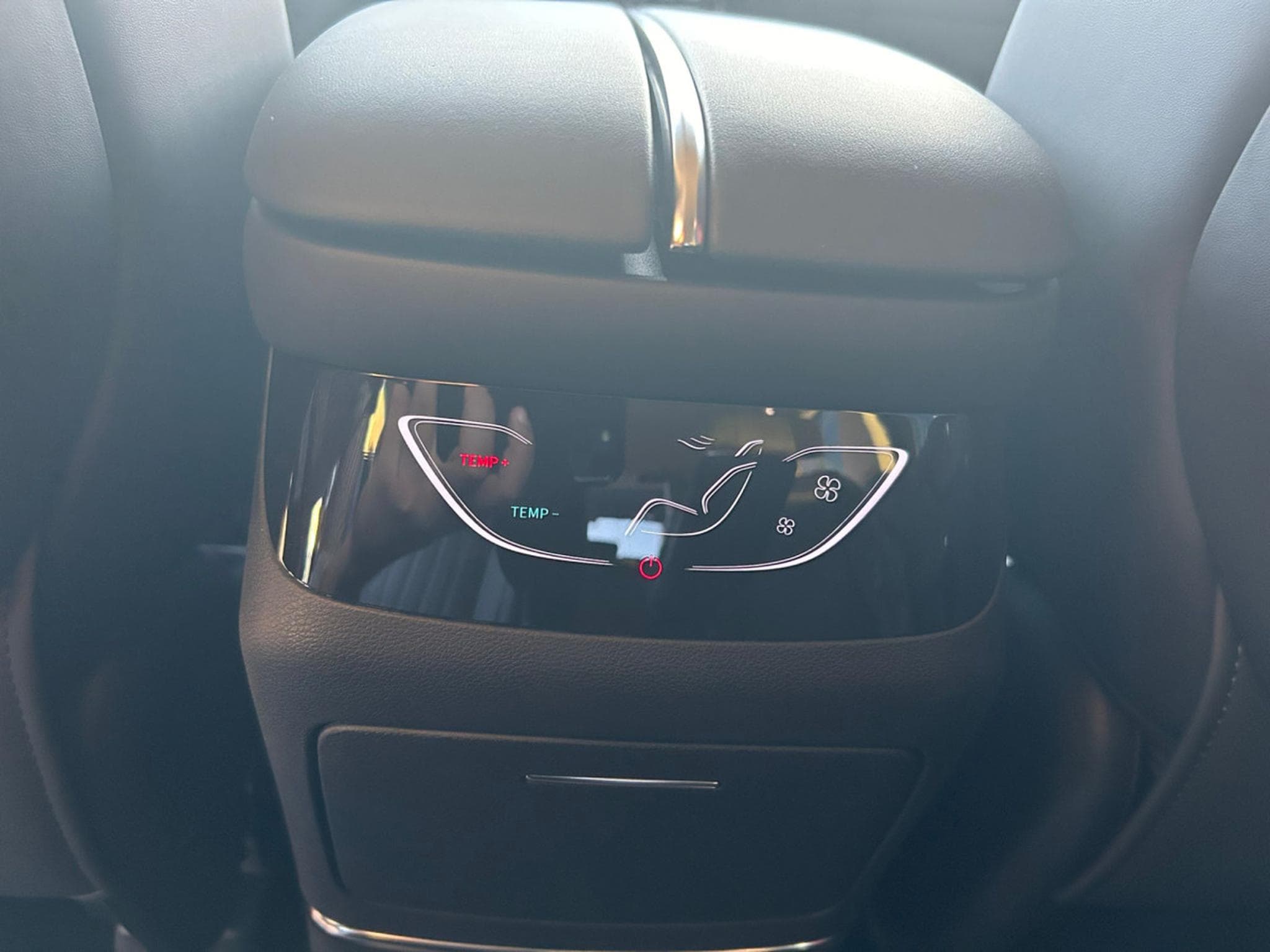 Forthing U-Tour FORTHING 9 HEV 7 PLACES FULL OPTIONS (2026) - Photo 19