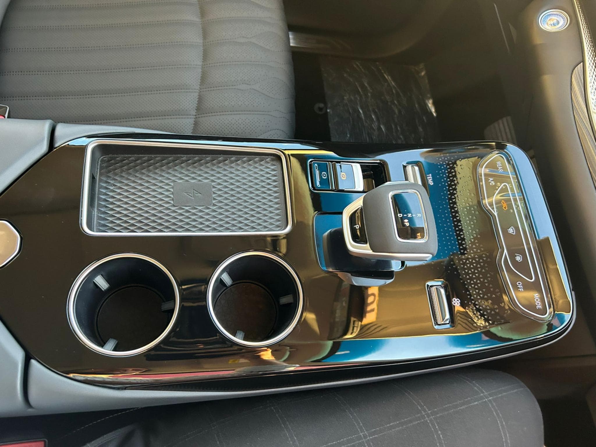 Forthing U-Tour FORTHING 9 HEV 7 PLACES FULL OPTIONS (2026) - Photo 25