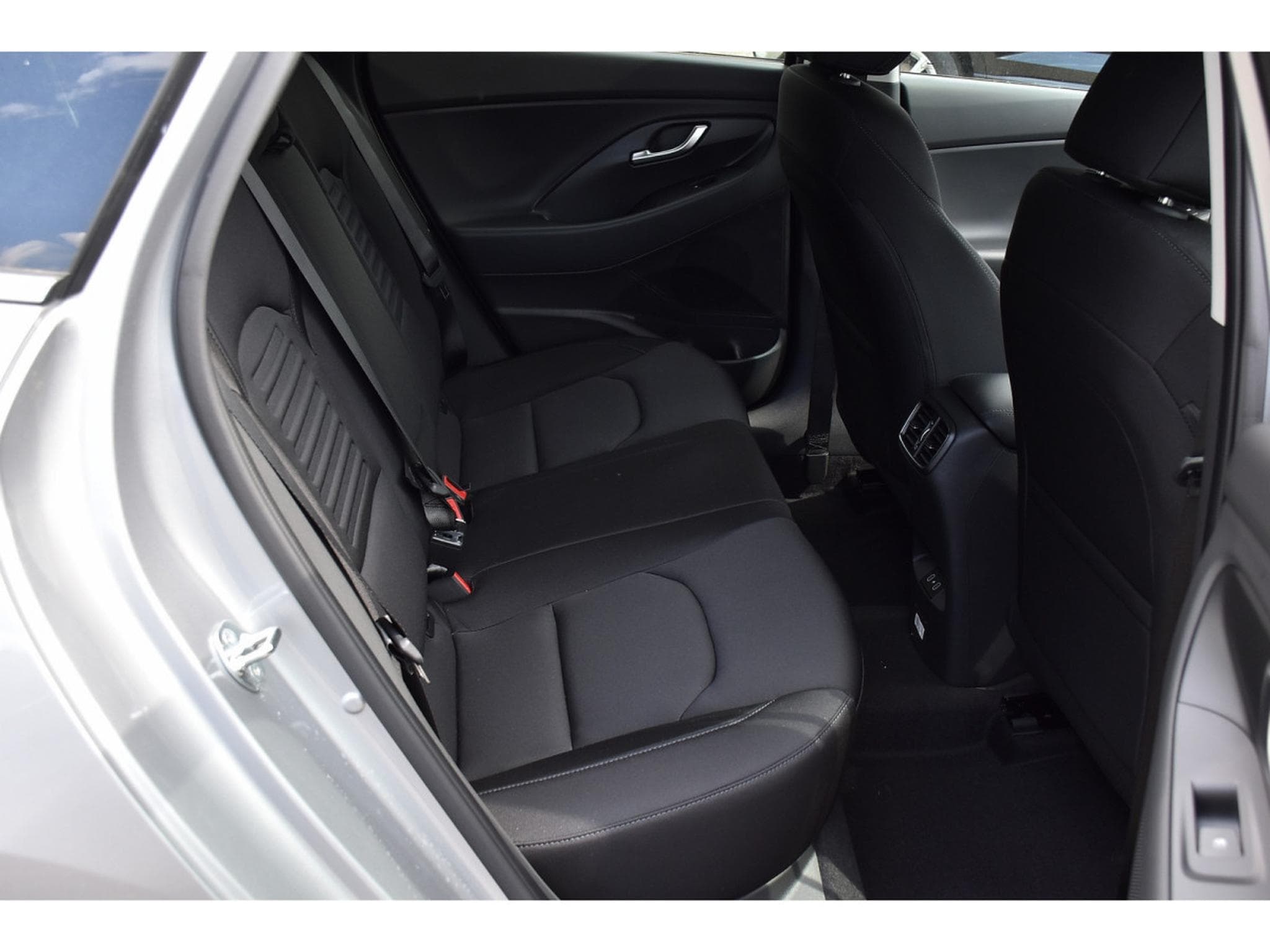 Hyundai i30 1.0 T-GDi Techno DCT REGUL GPS CAM LANE (2025) - Foto 8