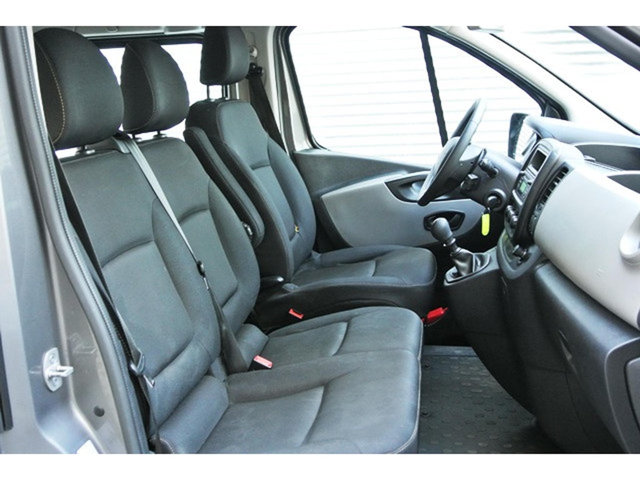 Renault Trafic LOCATION 1.6 DCI 120 9 PLACES - LOCATION RENAULT TRAFIC 9 PL (2019) - Foto 10