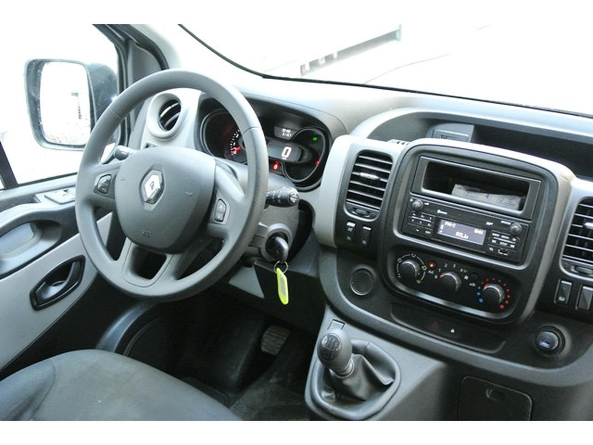 Renault Trafic LOCATION 1.6 DCI 120 9 PLACES - LOCATION RENAULT TRAFIC 9 PL (2019) - Foto 6