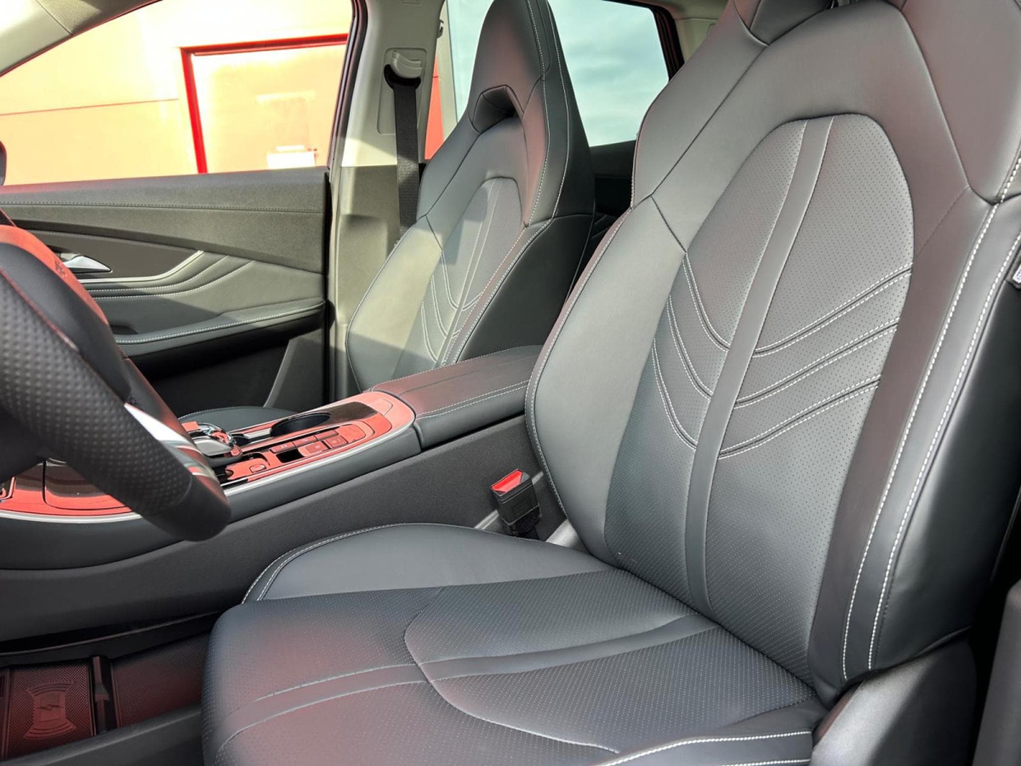 Forthing T5 EVO 1.5 HEV  1.5 FULL HYBRID (2026) - Photo 8