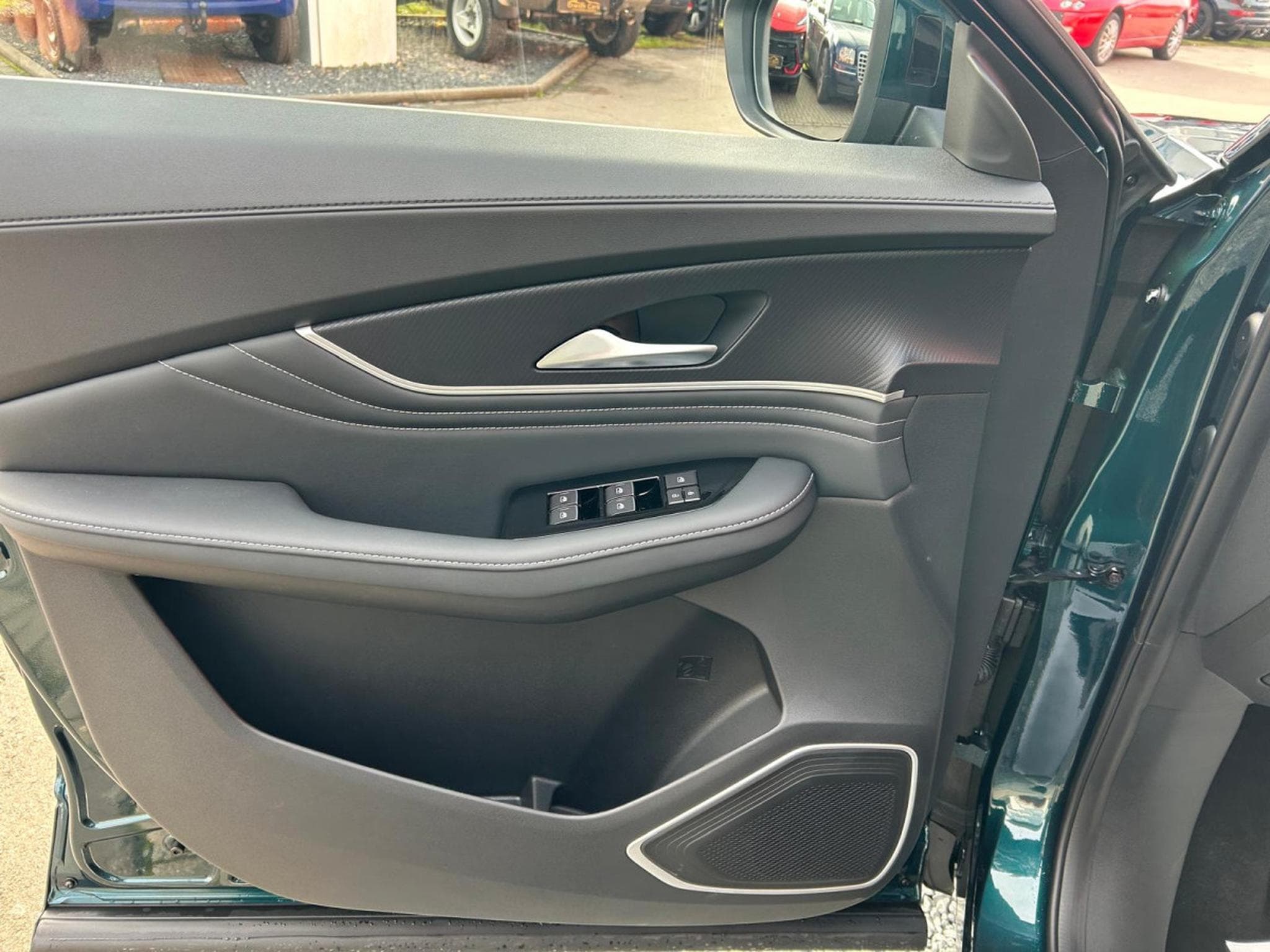 Forthing T5 EVO 1.5 HEV  1.5 FULL HYBRID (2026) - Photo 9