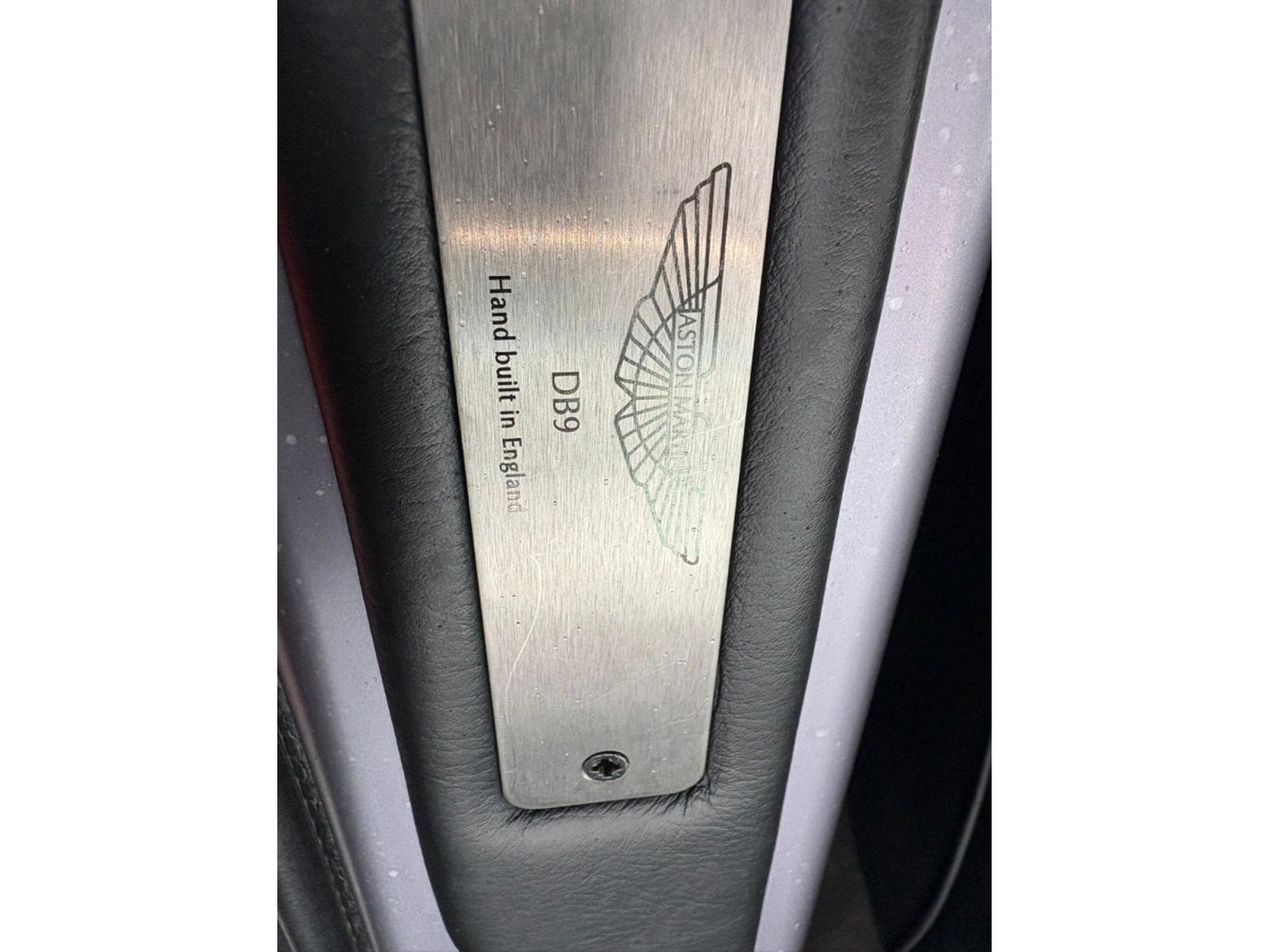 Aston-Martin DB9 BLACK SERIES (2010) - Photo 17