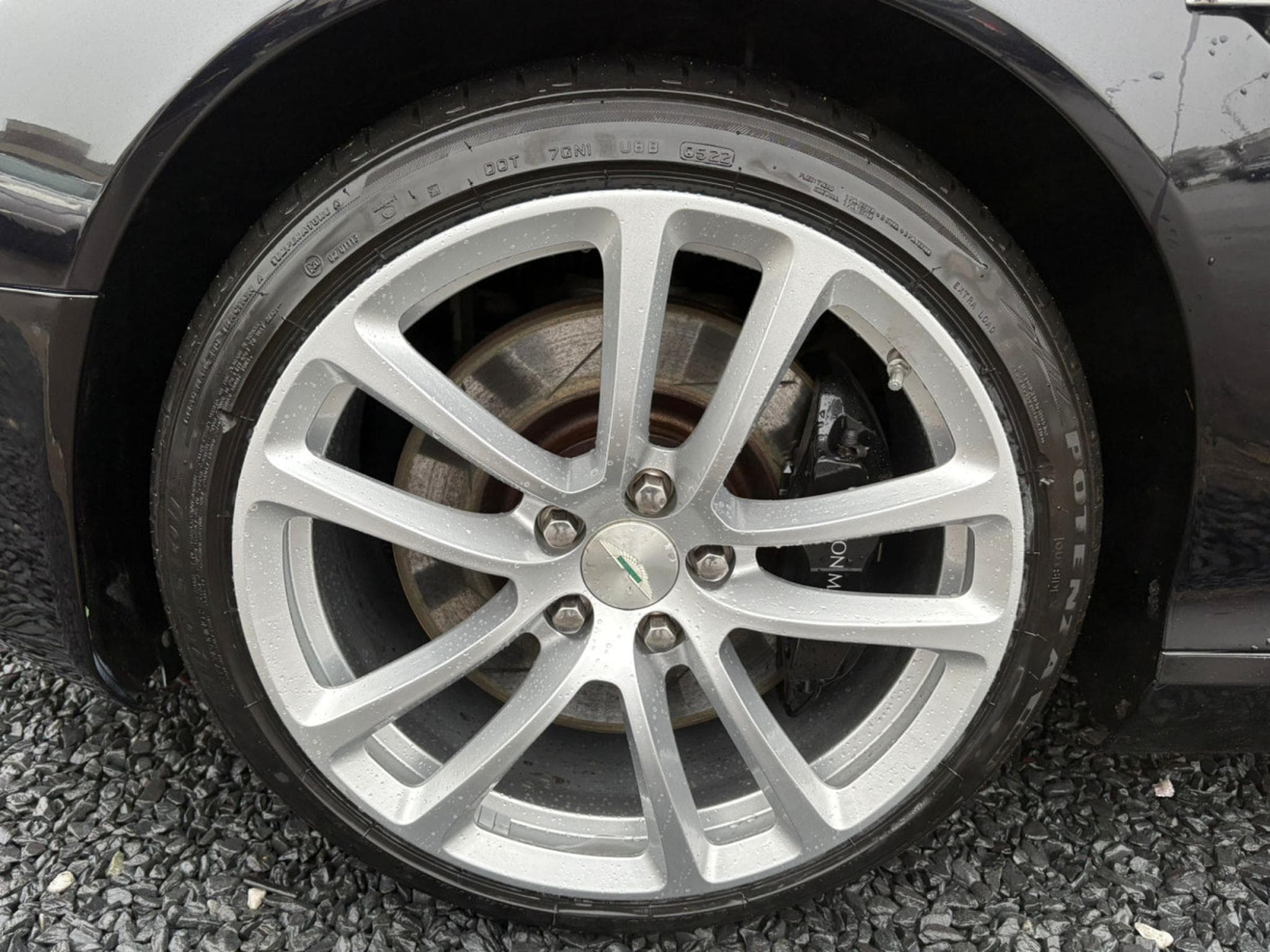 Aston-Martin DB9 BLACK SERIES (2010) - Photo 9