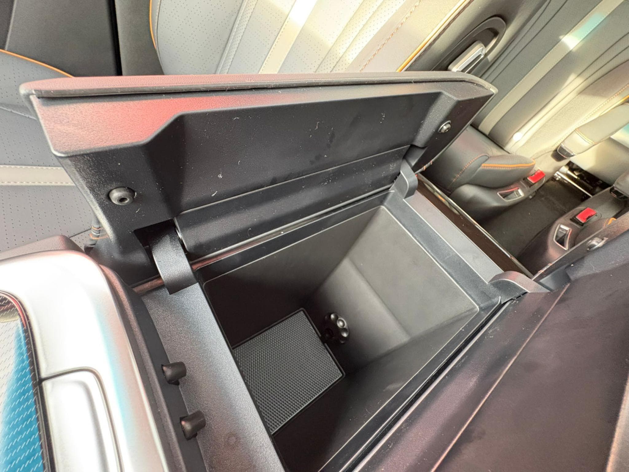 Forthing U-Tour FORTHING 4 U TOUR 7 PLACES (2026) - Photo 23