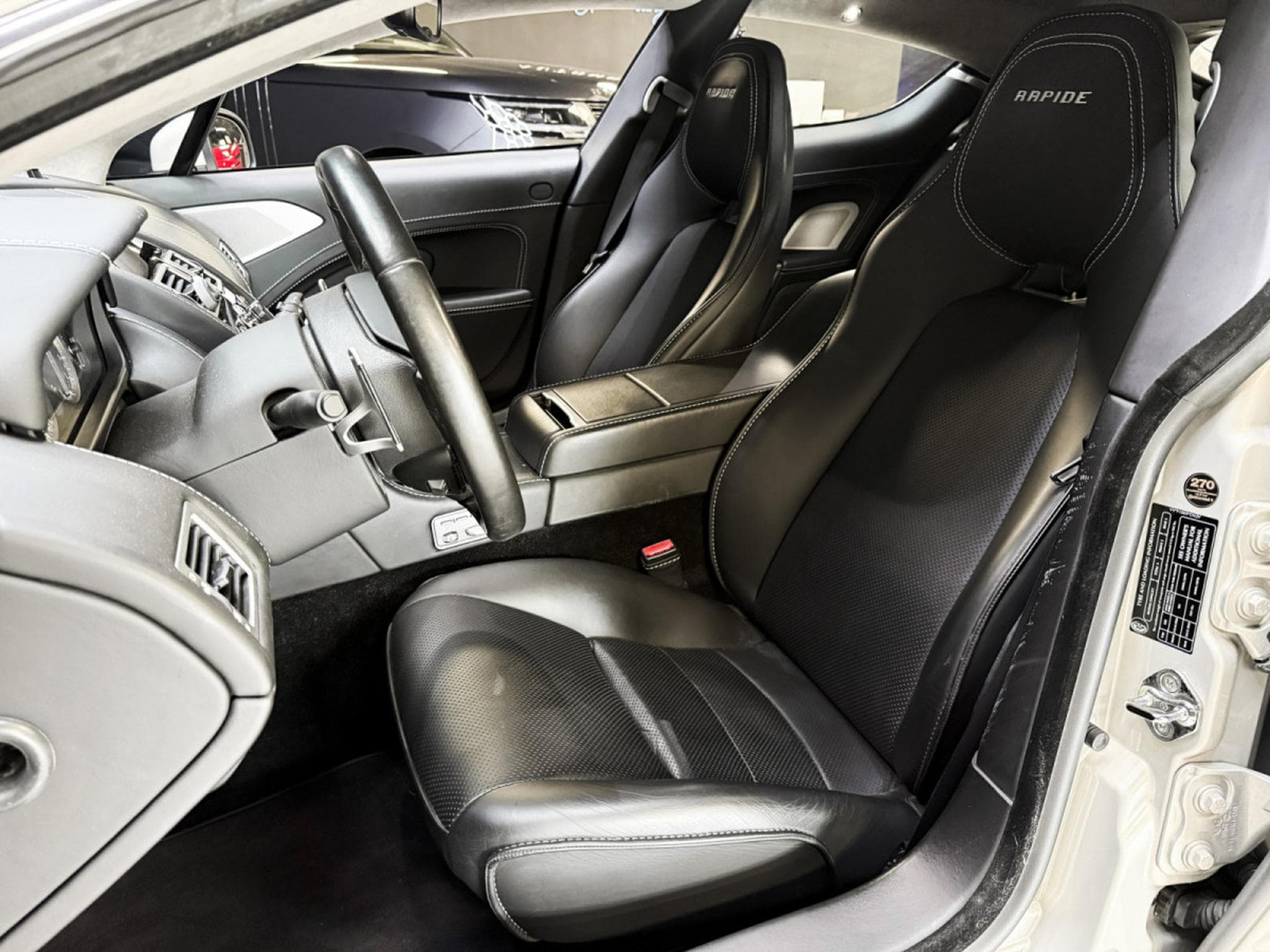 Aston-Martin Rapide V12 6.0 477ch (2011) - Photo 10