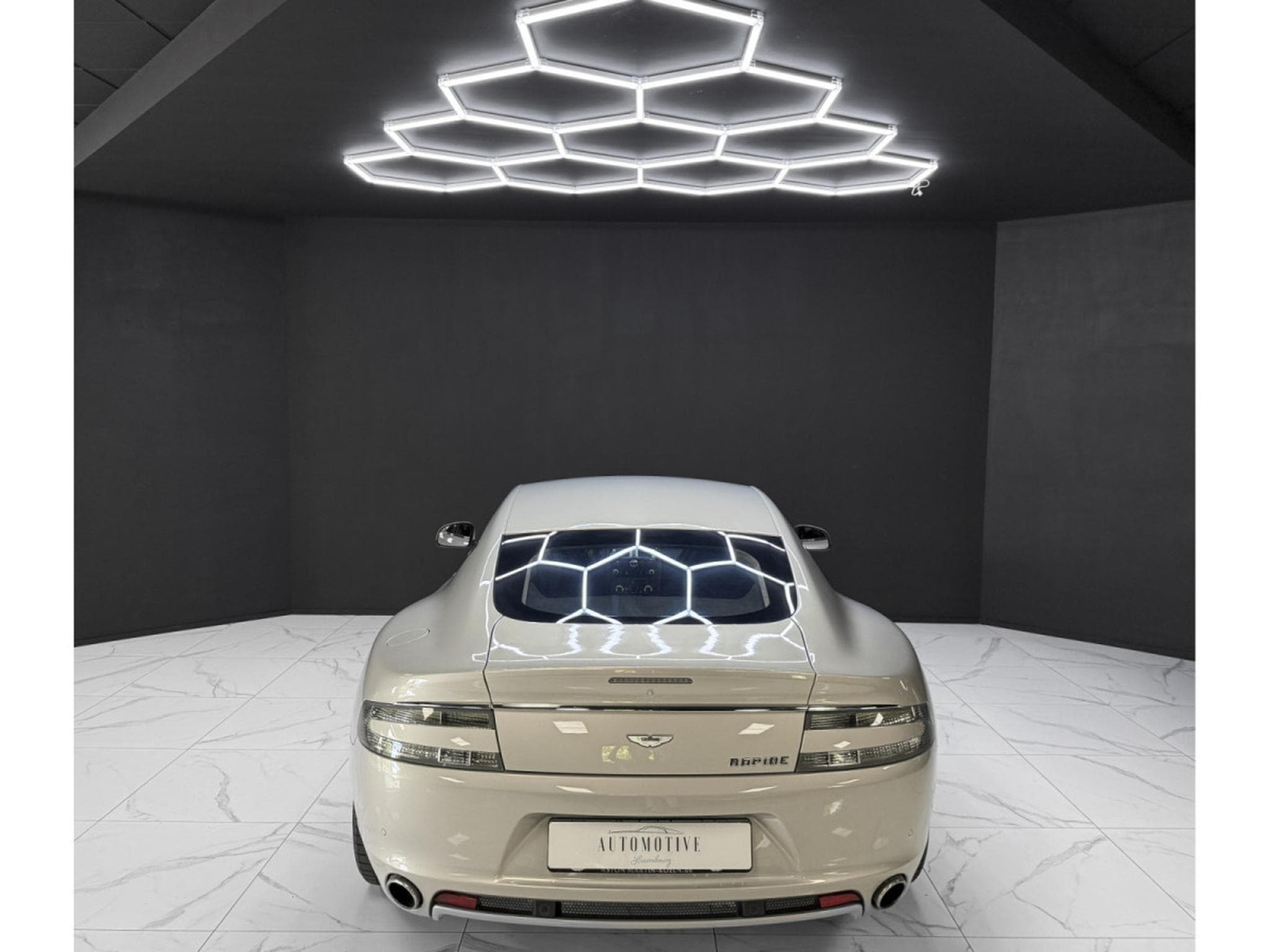 Aston-Martin Rapide V12 6.0 477ch (2011) - Photo 4