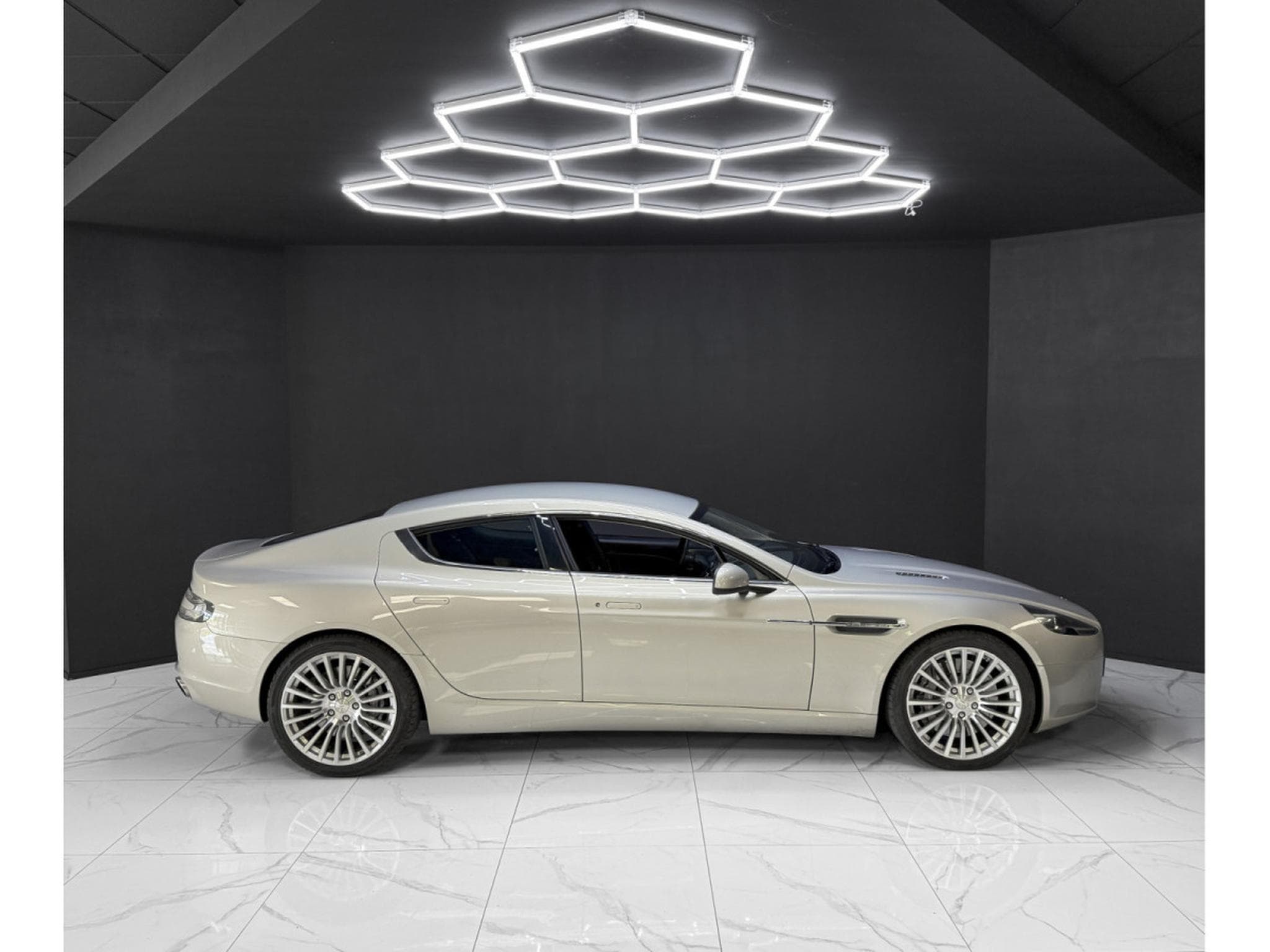 Aston-Martin Rapide V12 6.0 477ch (2011) - Photo 6