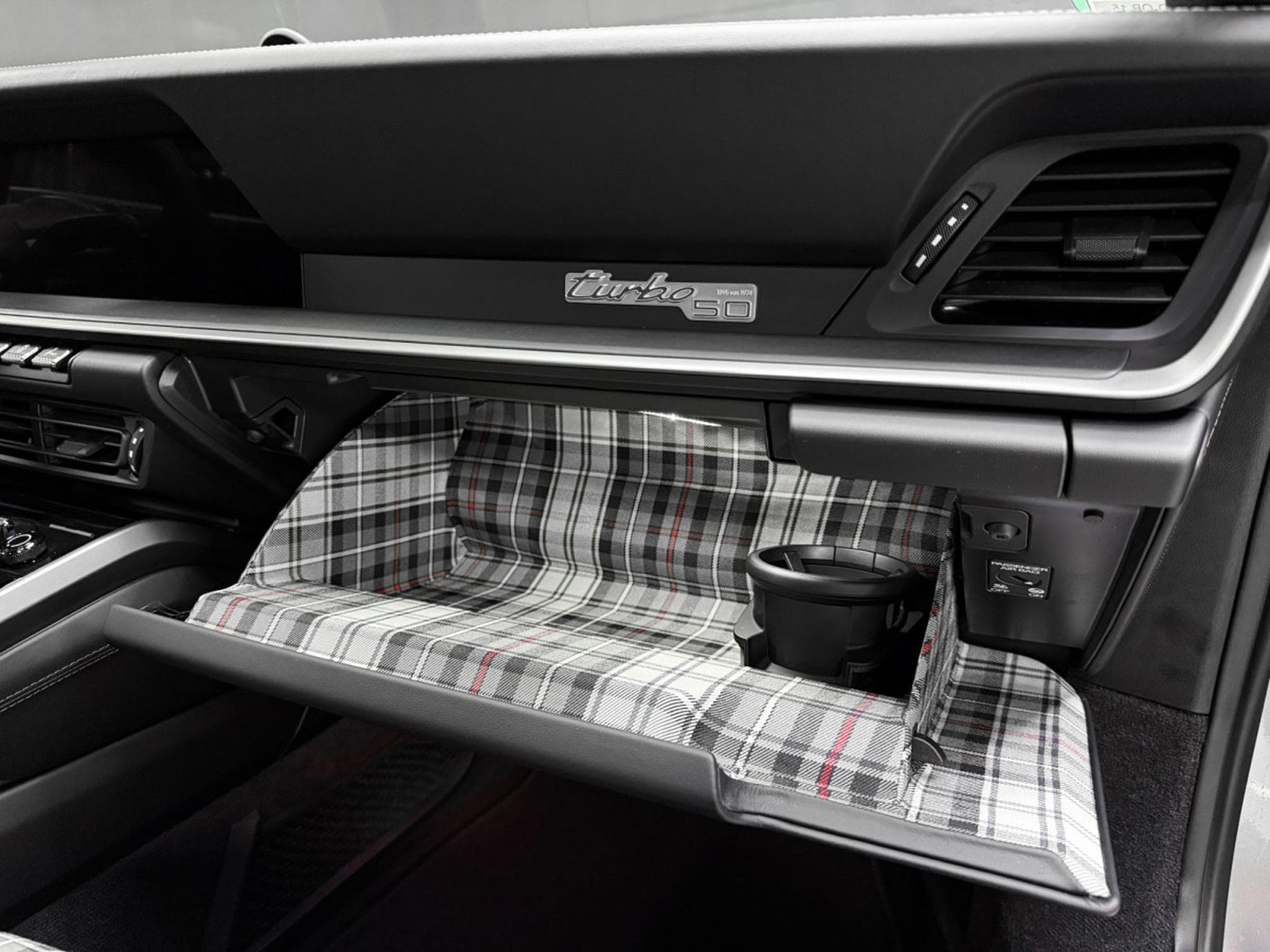 Porsche 911 TURBO 50 YEARS - FULL OPTIONS (2025) - Photo 18