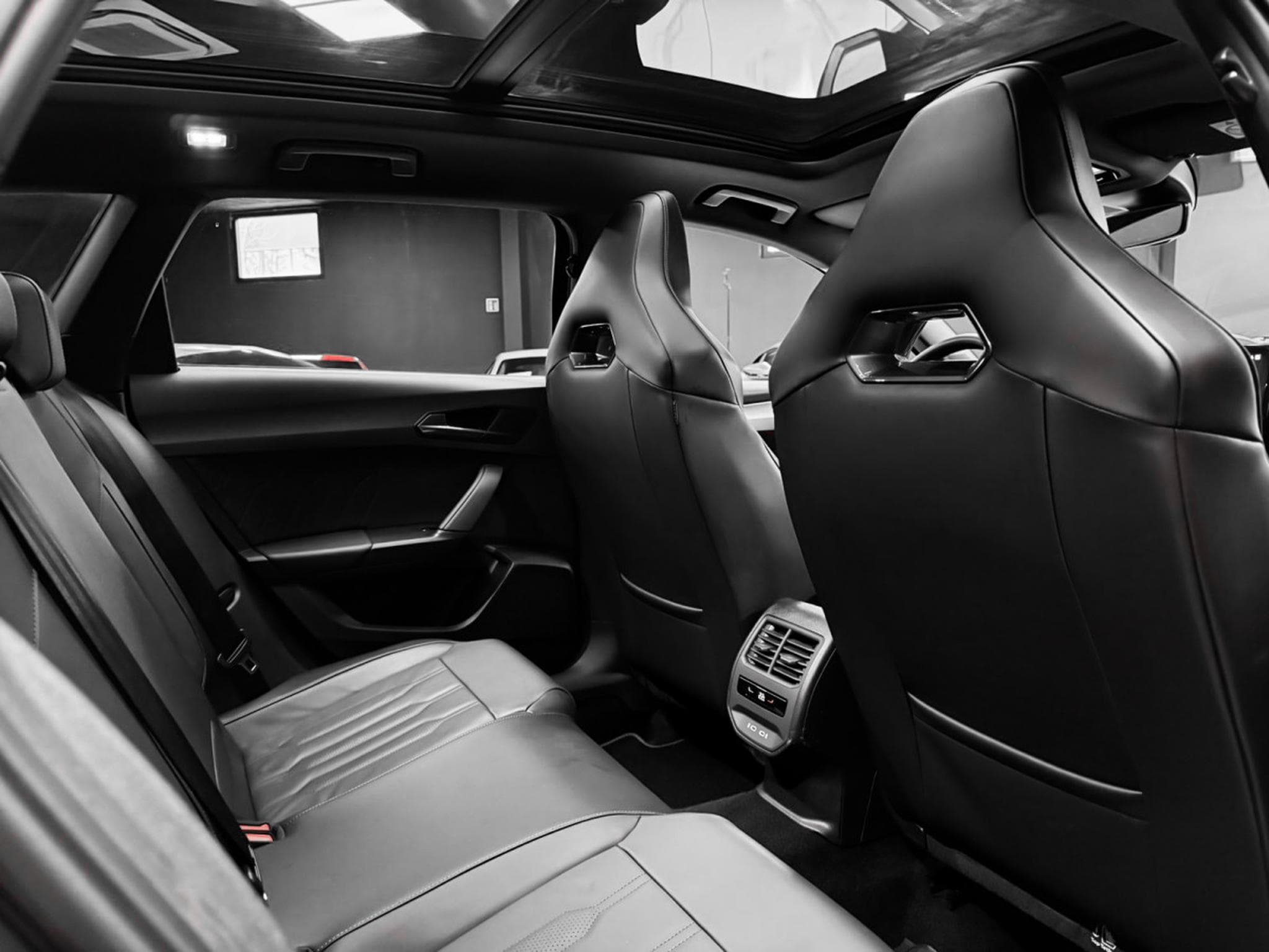 Cupra Leon 2.0 TSI Sportstourer VZ (2024) - Photo 12