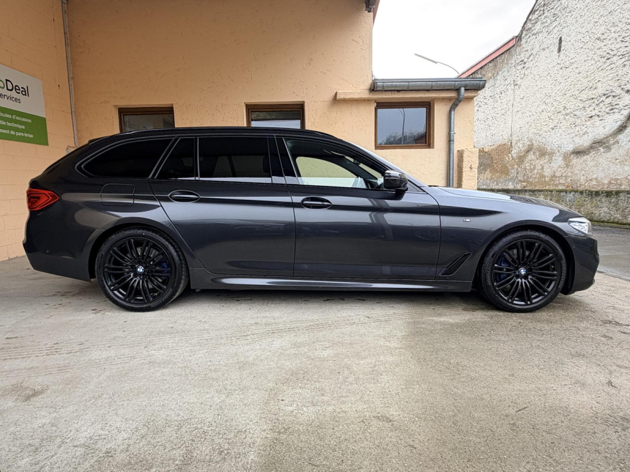 BMW 530 i Touring PACK-M Int/Ext  Head-up Car Play 252CV (2020) - Foto 6
