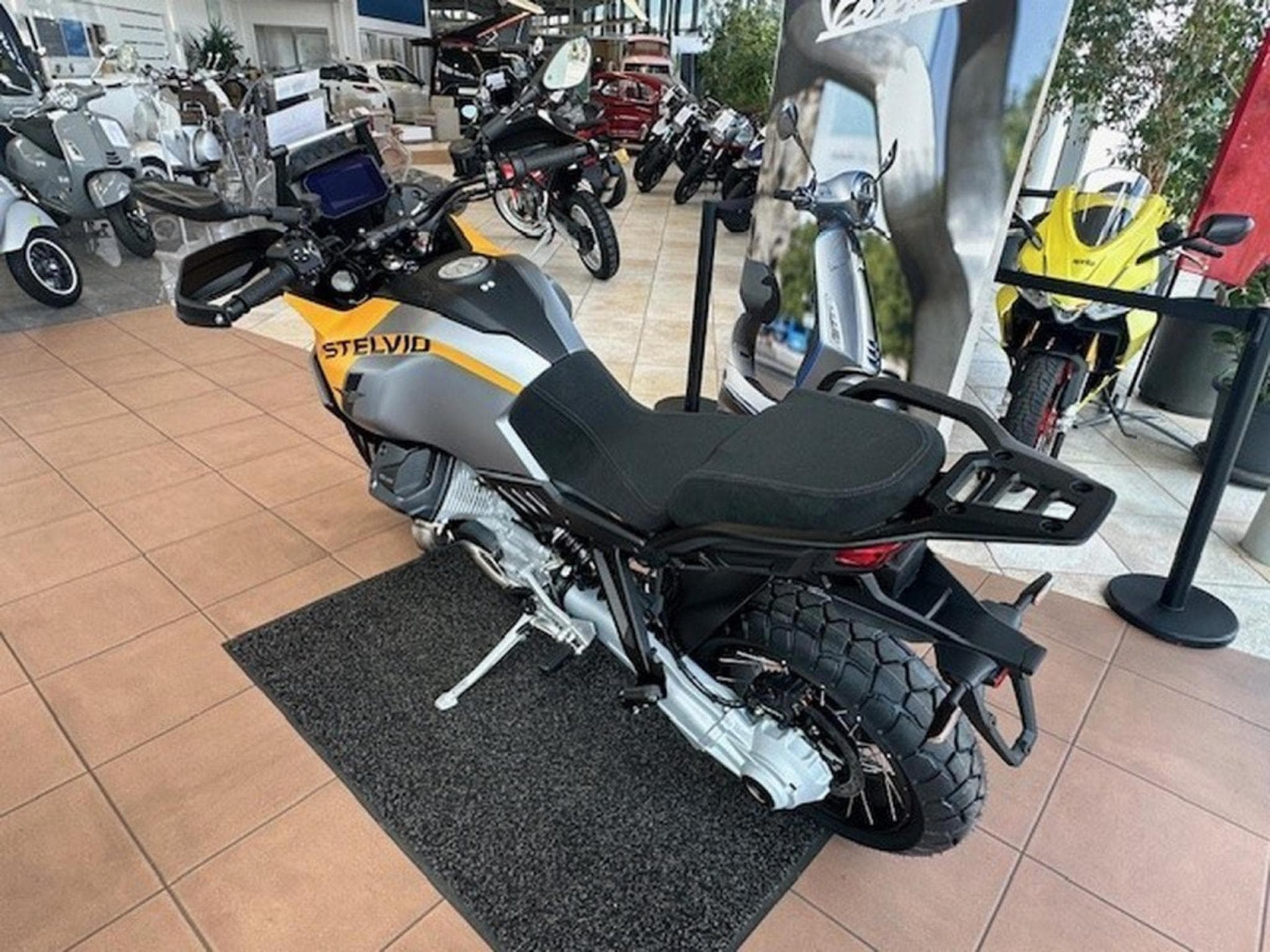 Moto Guzzi Stelvio PFF (2026) - Photo 3