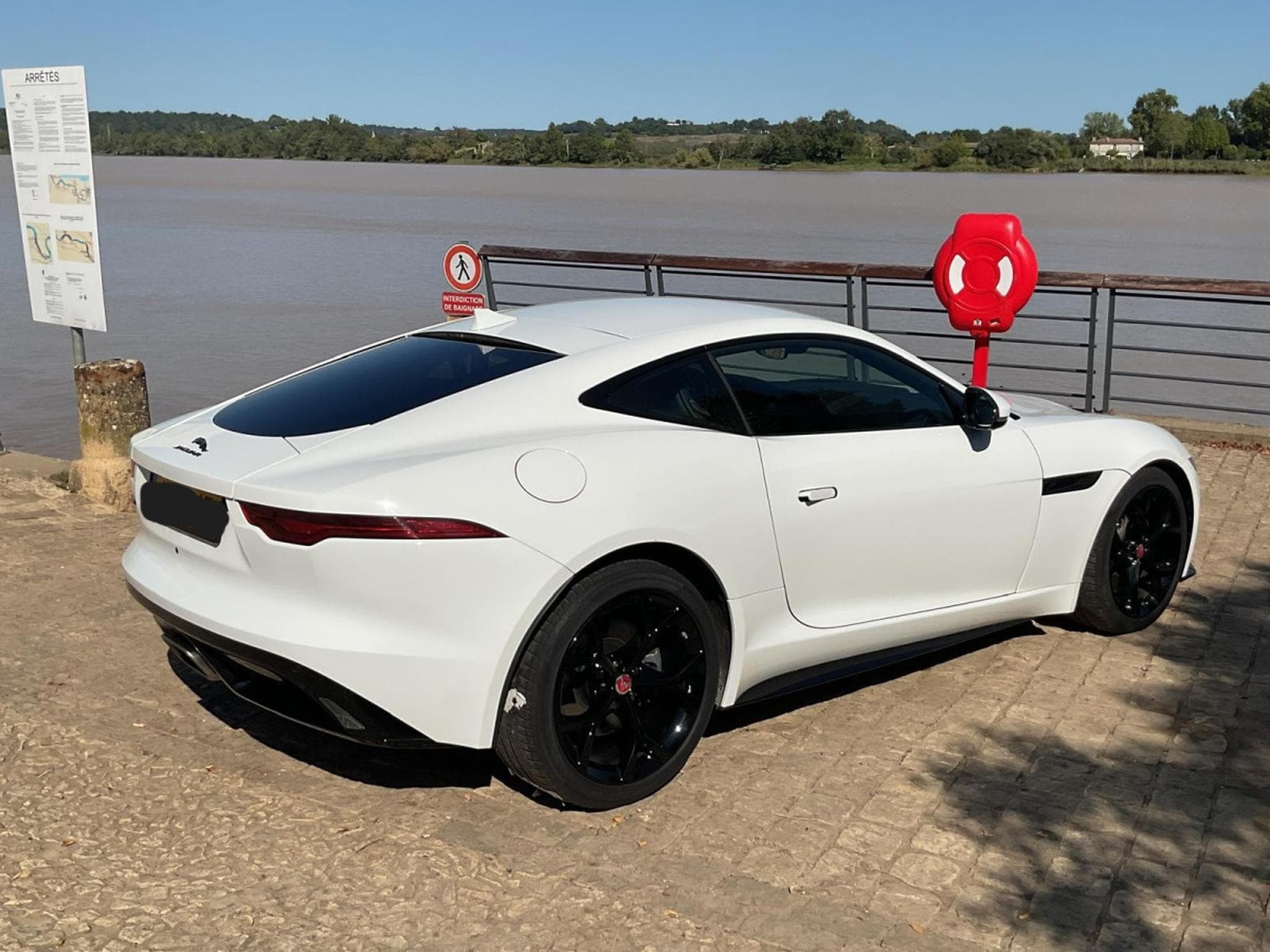 Jaguar F-Type F-Type Coupe P300 R-Dynamic (2020) - Photo 4