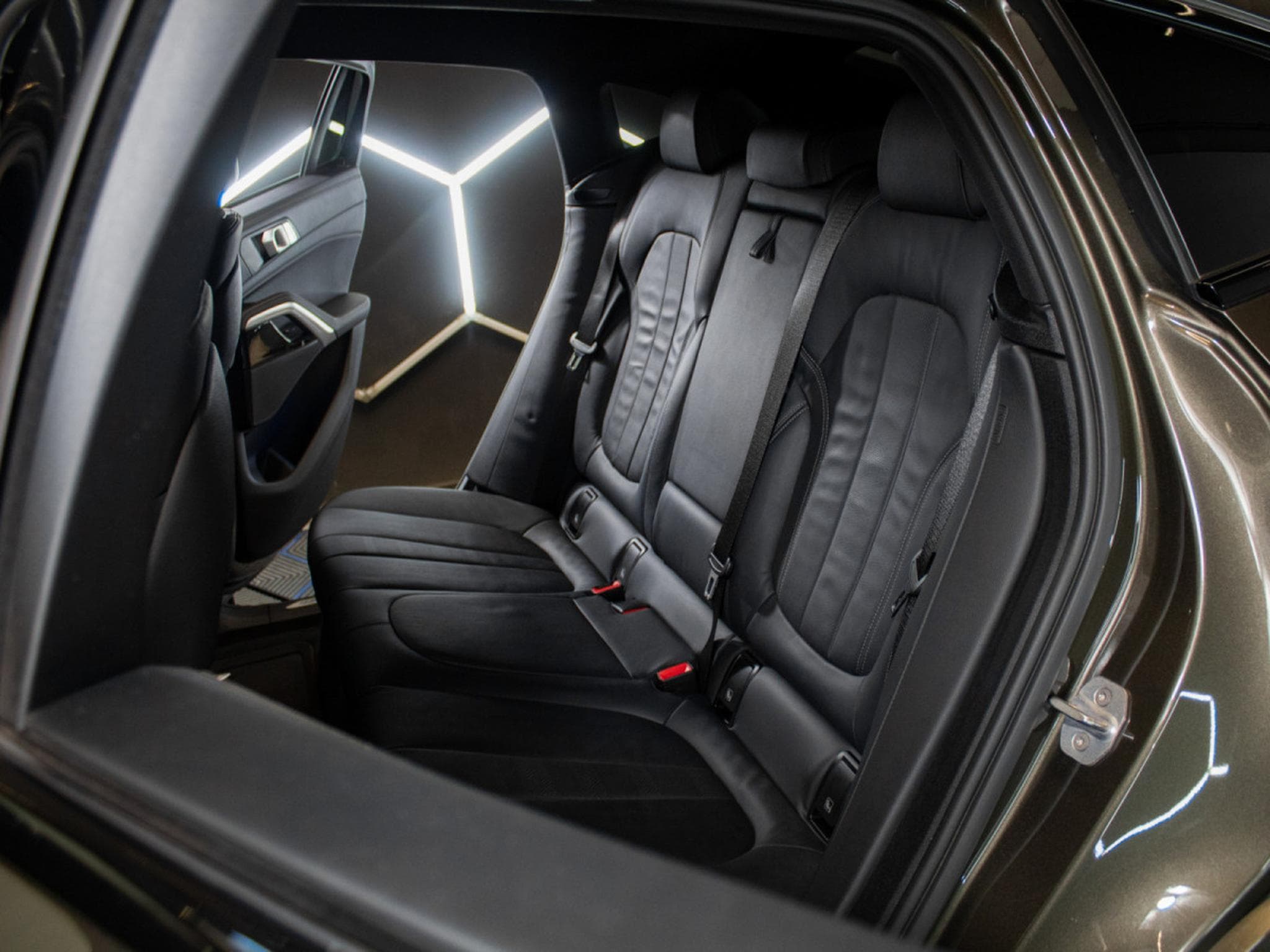 BMW X6M 50 M 50i (2020) - Photo 25