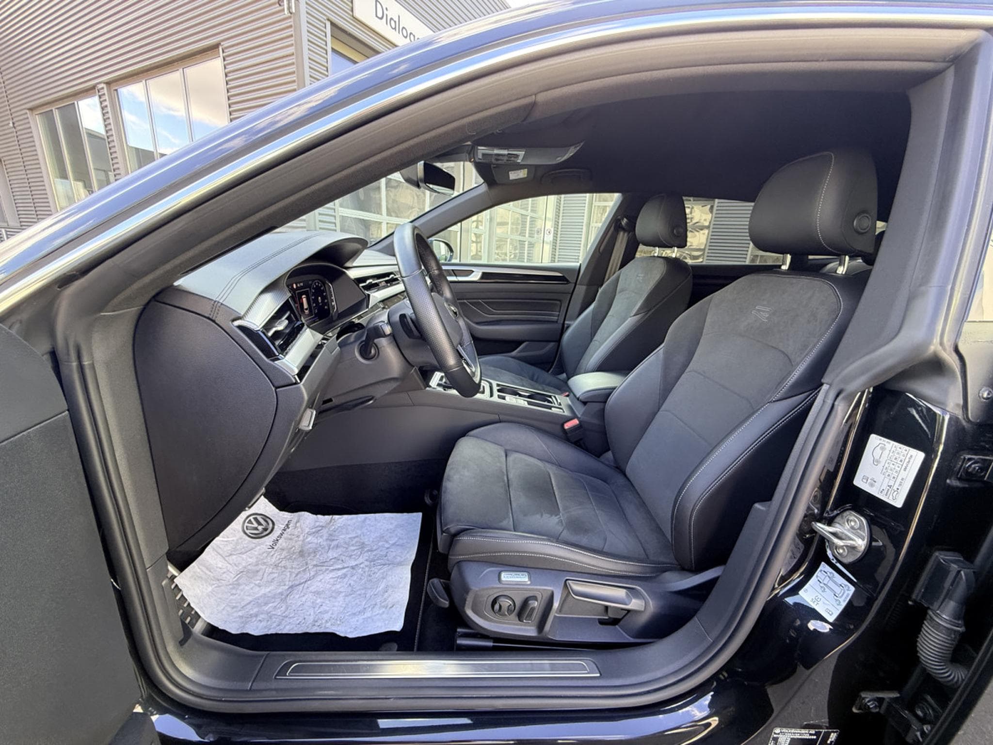 VW Arteon Shooting Brake R-line 2.0 TDI 200 ch DSG 7 vitesses (2023) - Foto 4