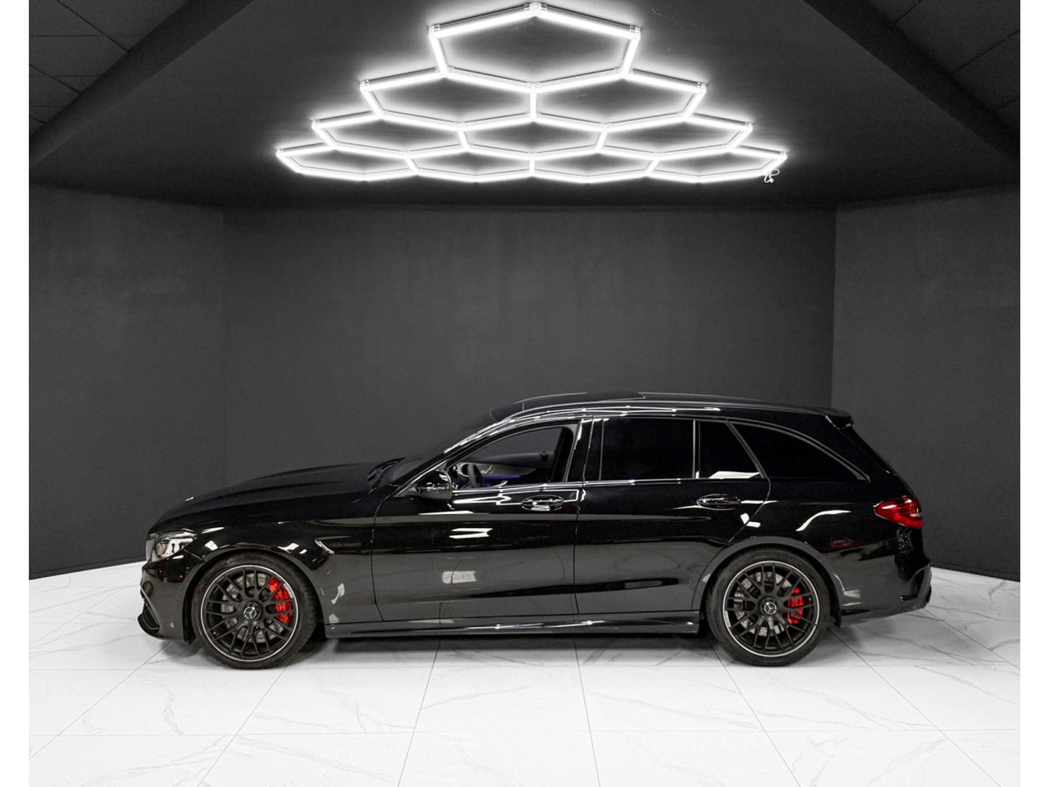 Mercedes C 63 AMG S T AMG / PANO / VIRTUAL / LED / DISTR. + (2019) - Photo 2