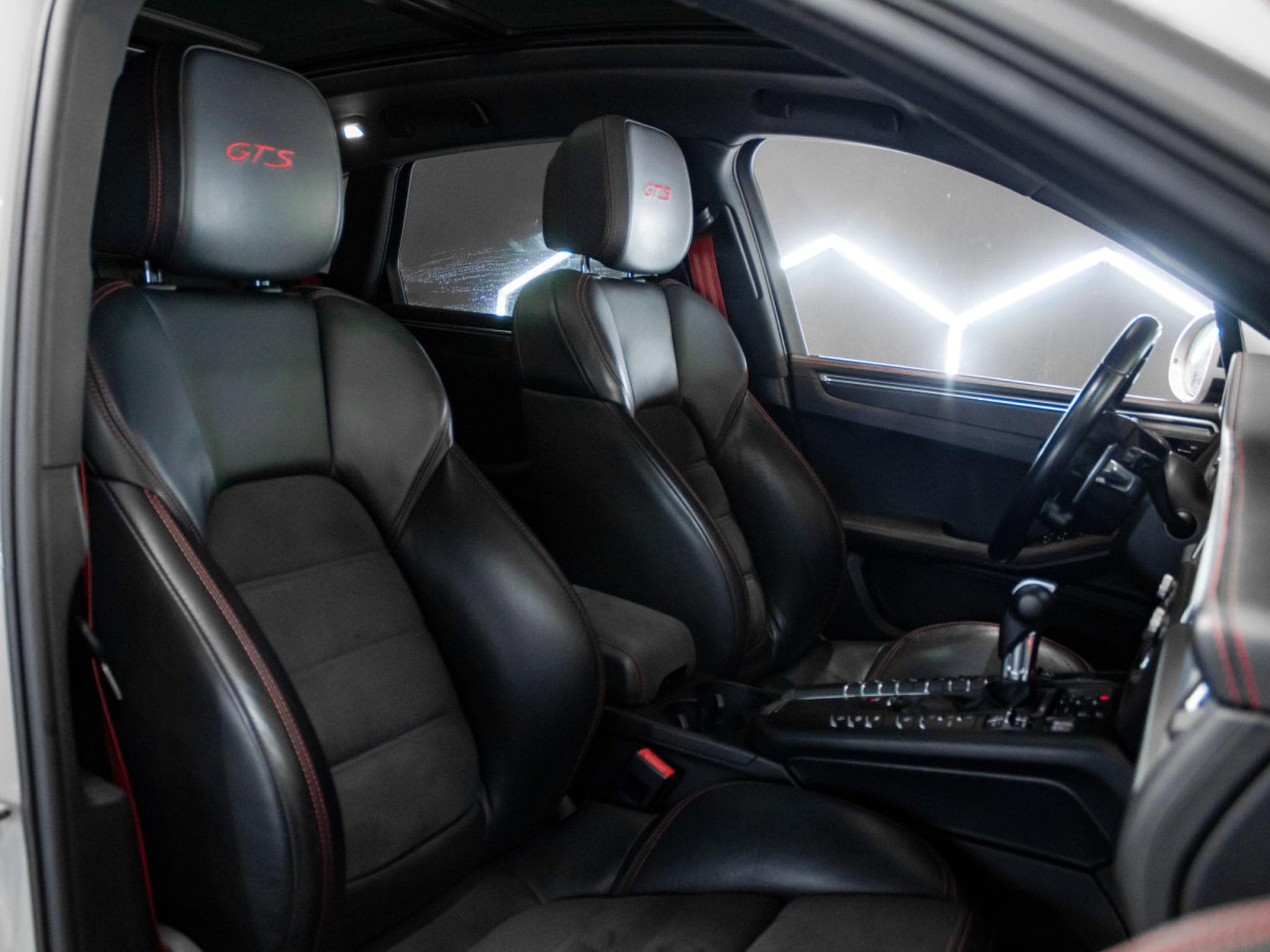 Porsche Macan GTS GRIS CRAIE full options PDC / PSE / PDLS / CHRONO / BOSE (2021) - Photo 11