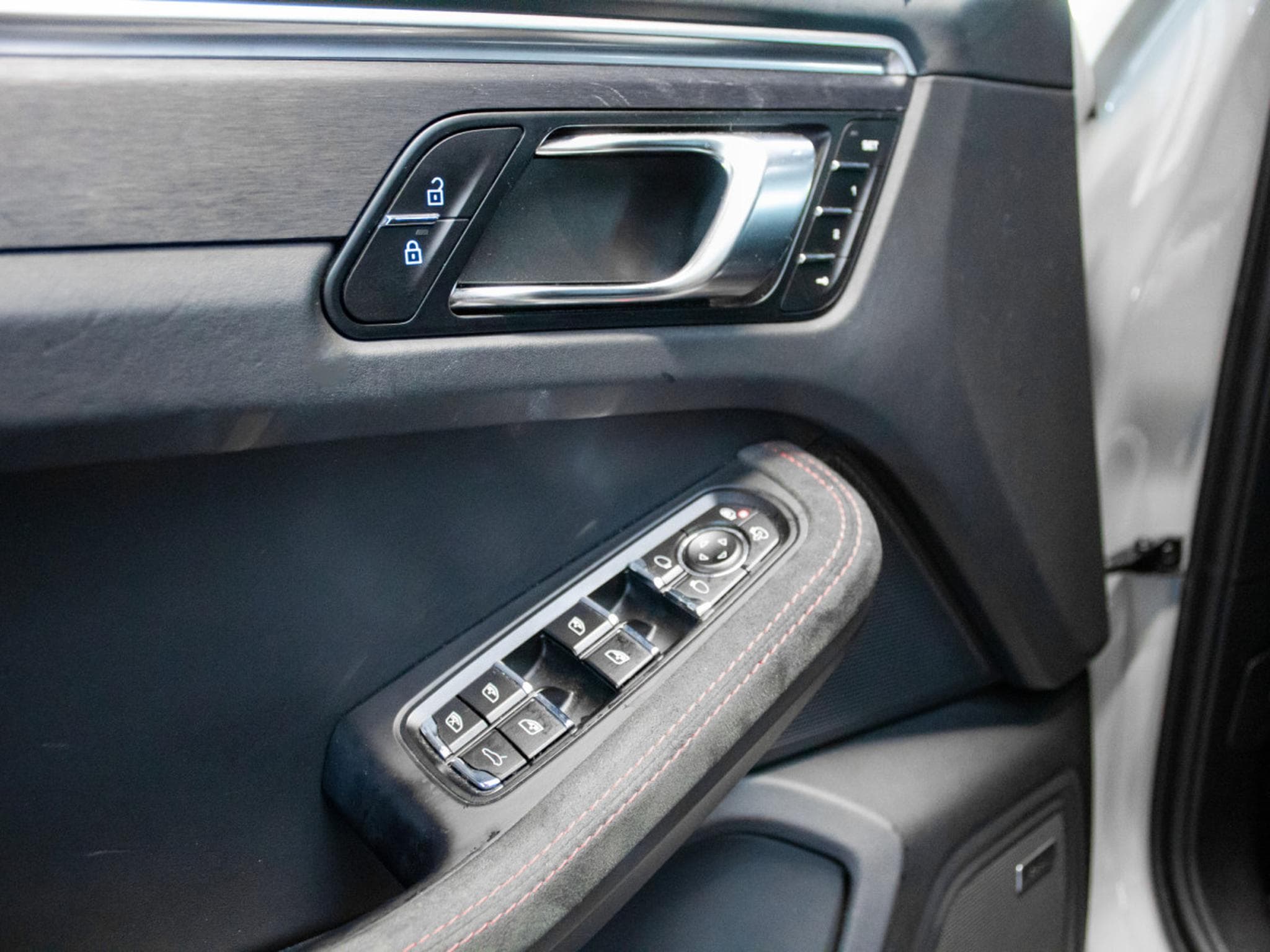 Porsche Macan GTS GRIS CRAIE full options PDC / PSE / PDLS / CHRONO / BOSE (2021) - Photo 13