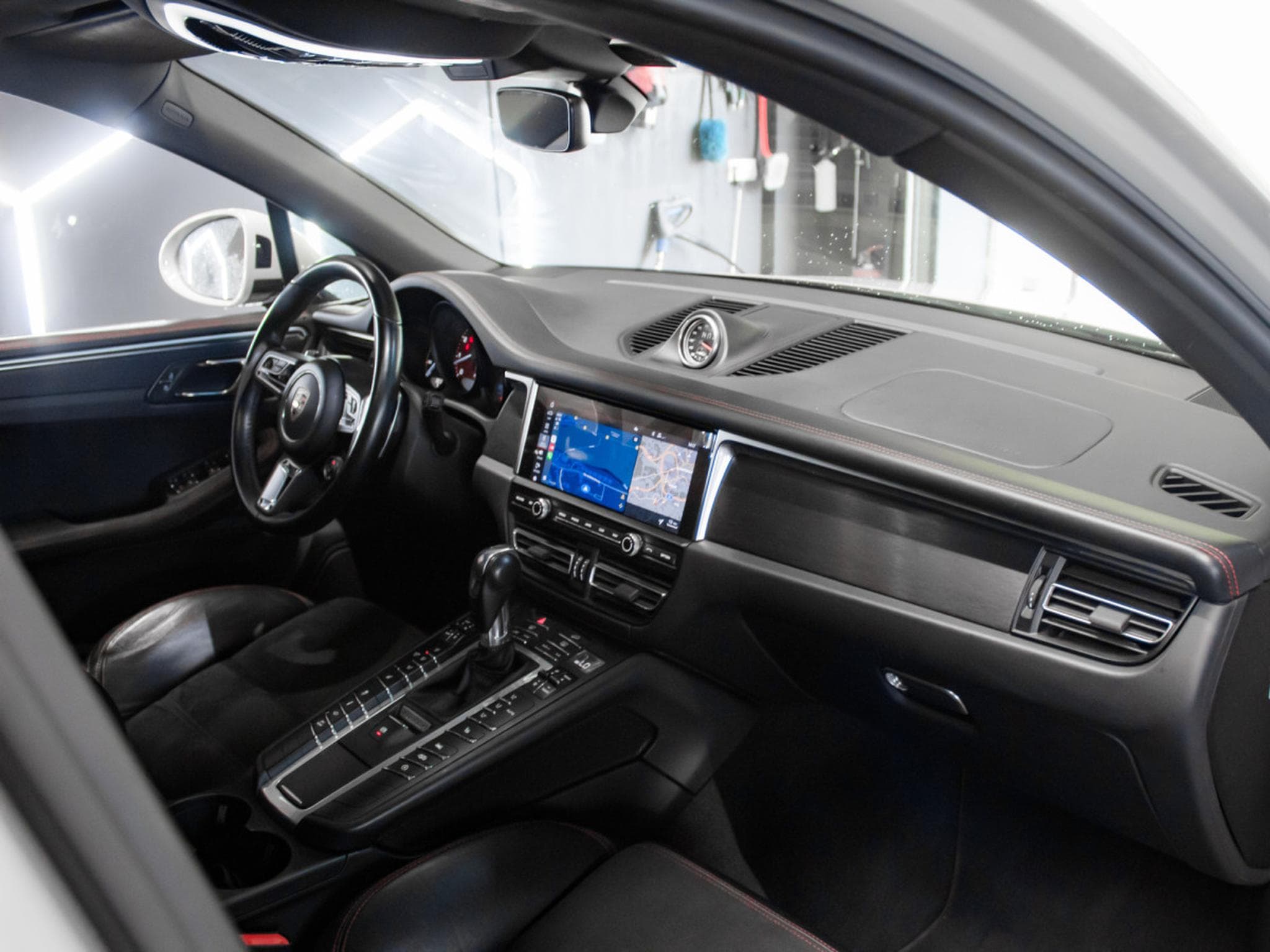 Porsche Macan GTS GRIS CRAIE full options PDC / PSE / PDLS / CHRONO / BOSE (2021) - Photo 7