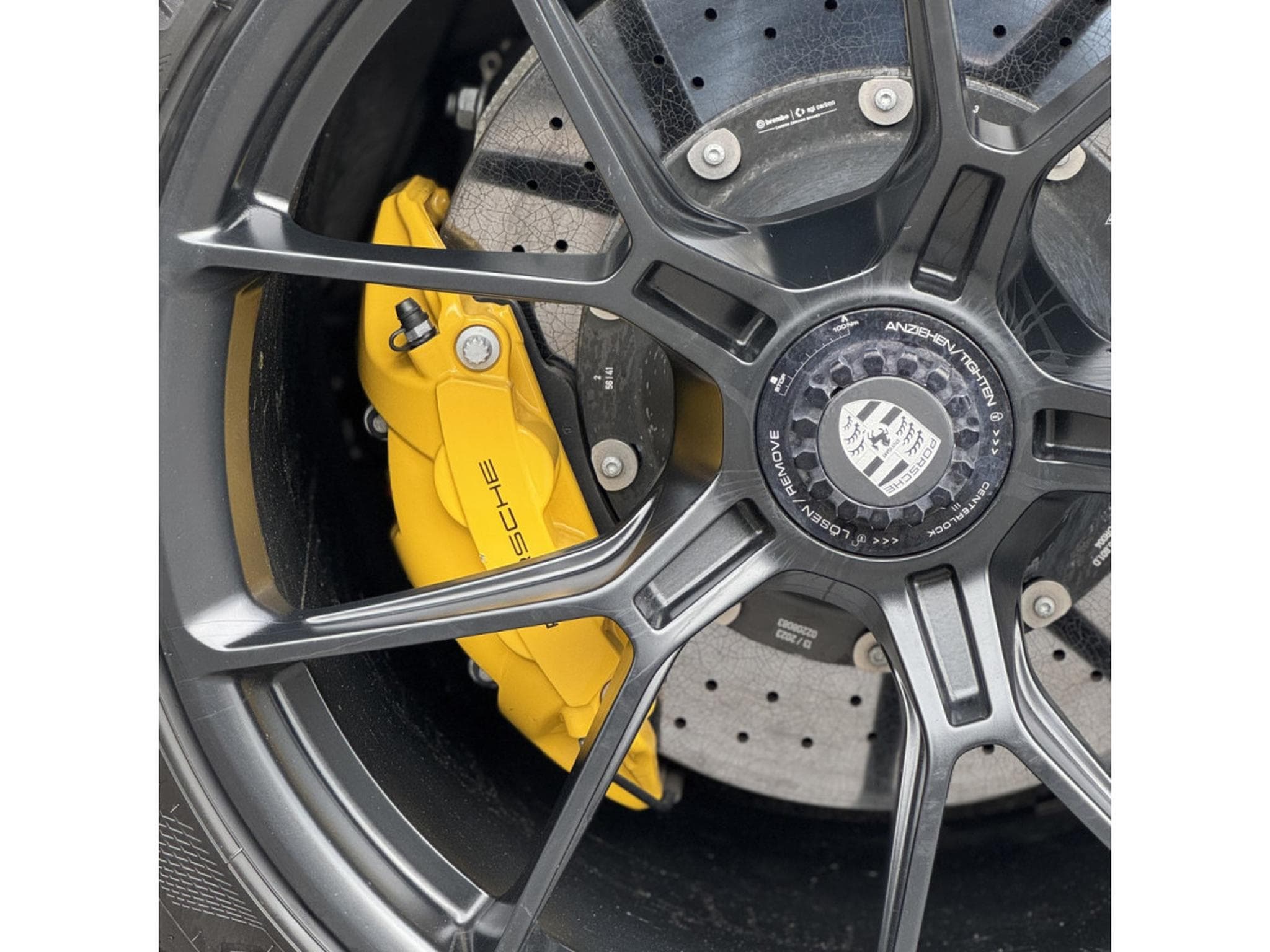 Porsche 911 GT3 TOURING (2023) - Photo 13