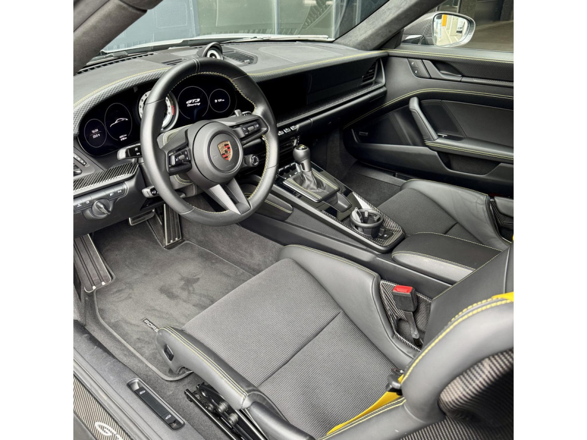 Porsche 911 GT3 TOURING (2023) - Photo 17