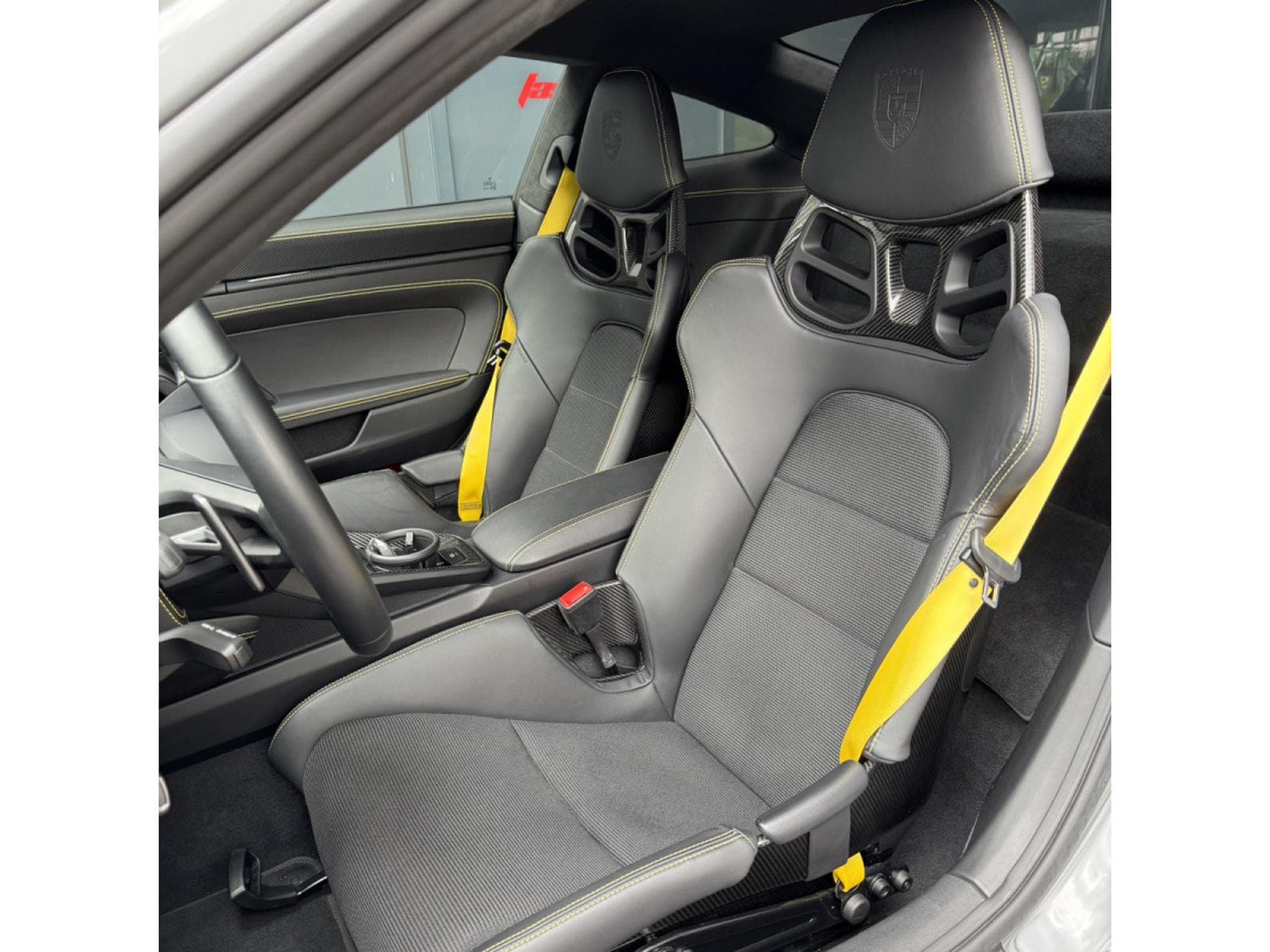 Porsche 911 GT3 TOURING (2023) - Photo 18