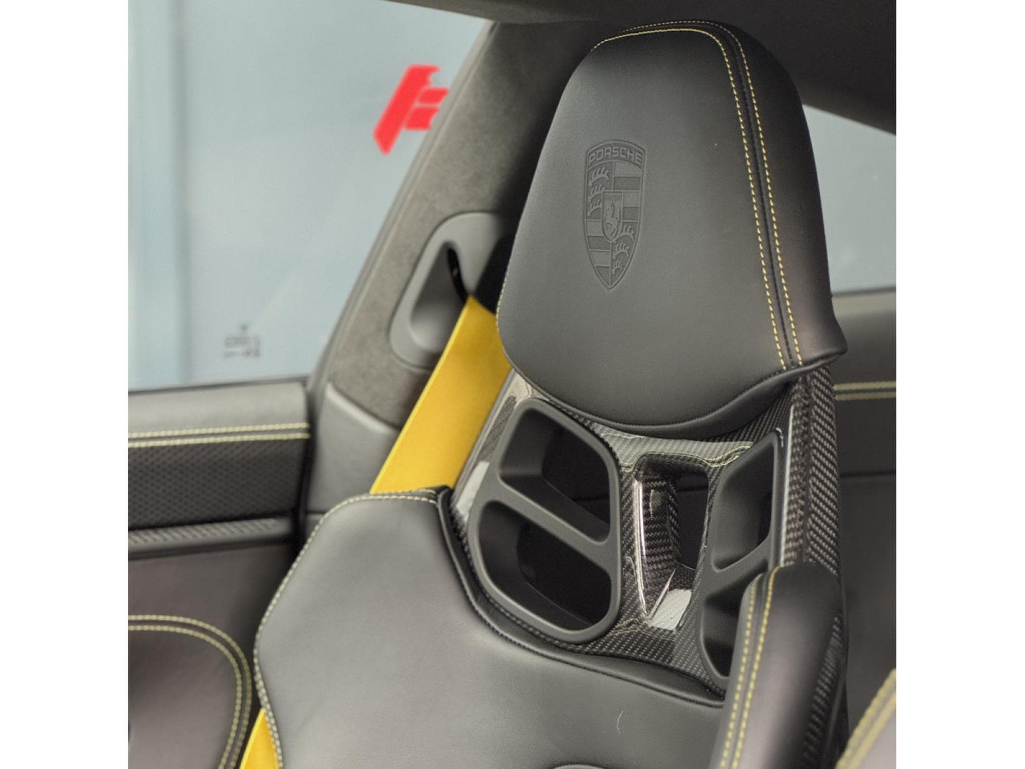 Porsche 911 GT3 TOURING (2023) - Photo 22