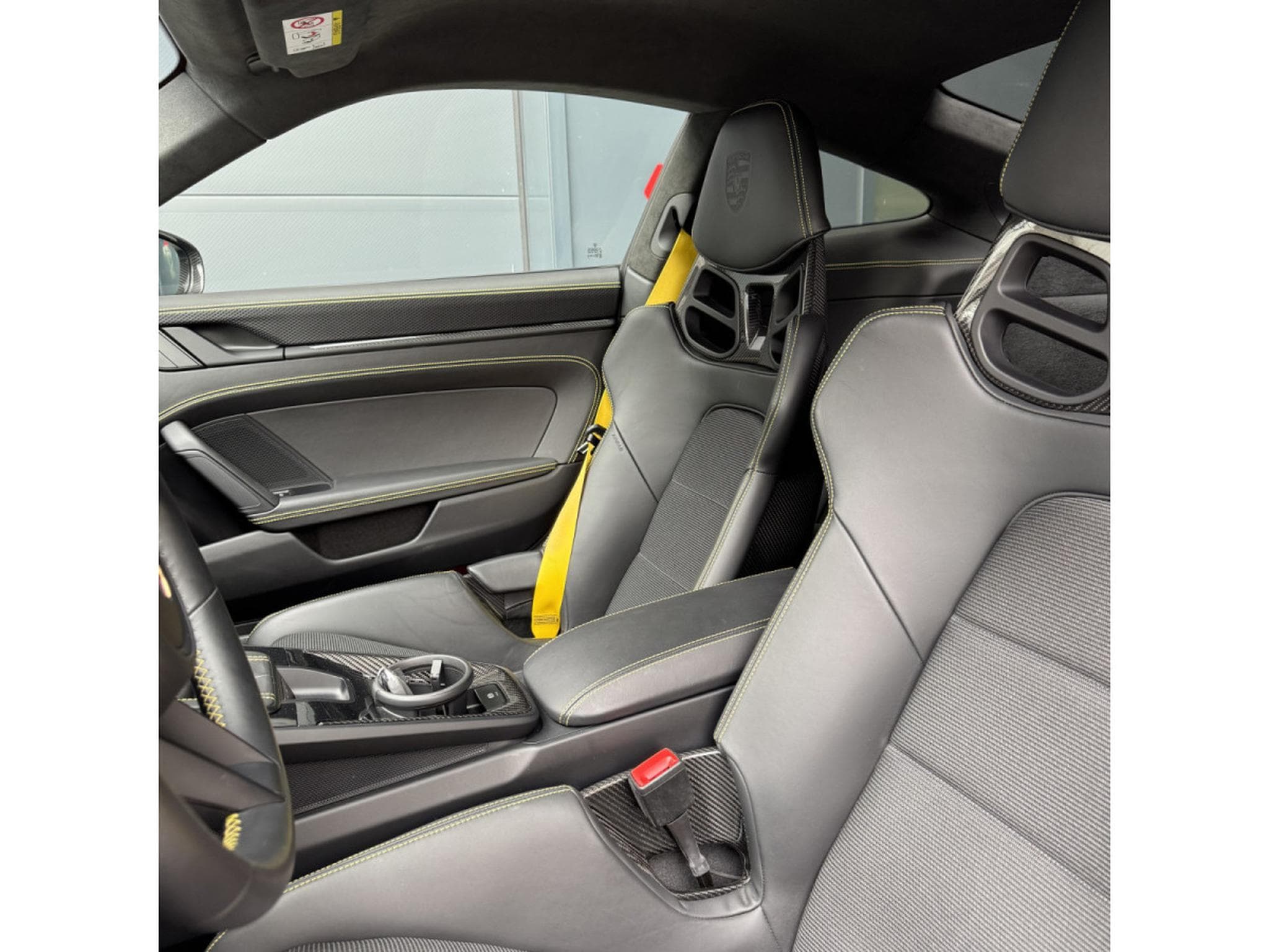 Porsche 911 GT3 TOURING (2023) - Photo 23