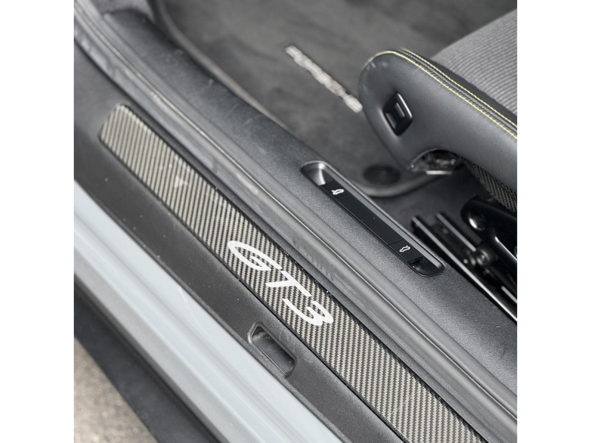 Porsche 911 GT3 TOURING (2023) - Photo 24