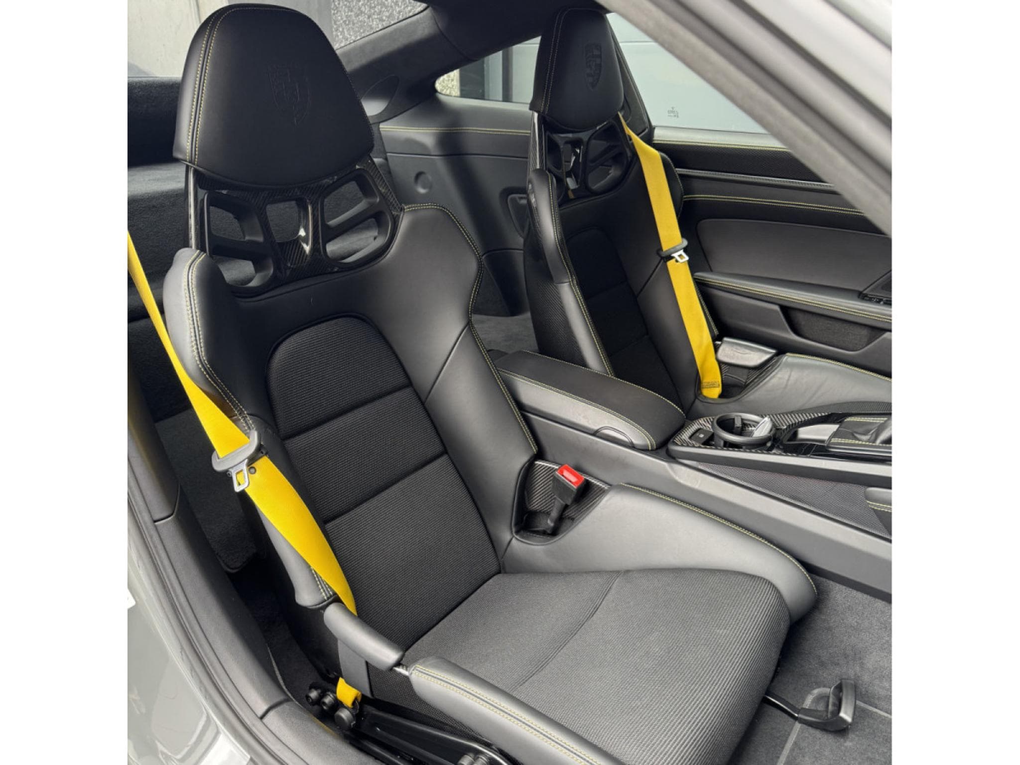 Porsche 911 GT3 TOURING (2023) - Photo 25