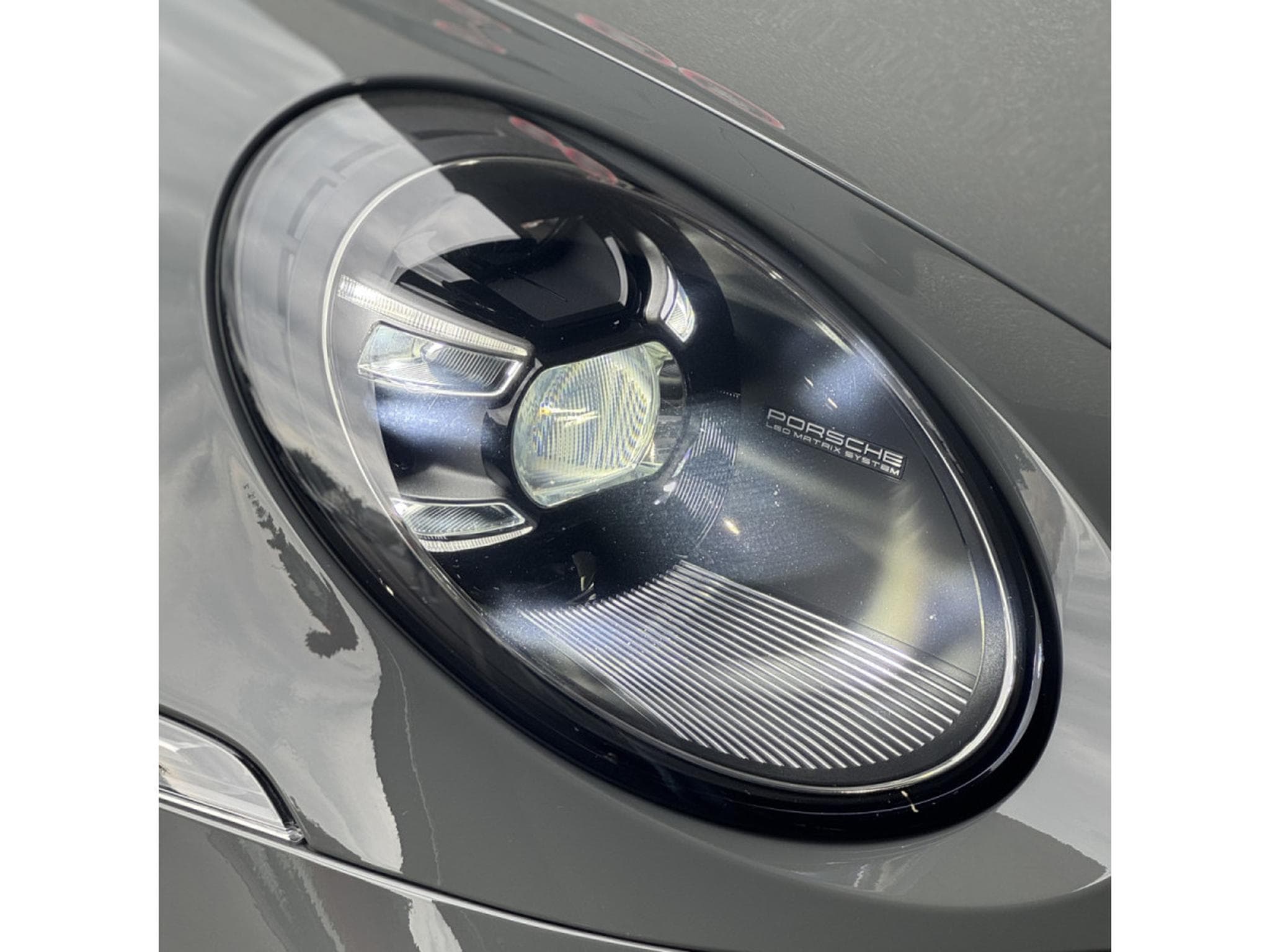 Porsche 911 GT3 TOURING (2023) - Photo 7